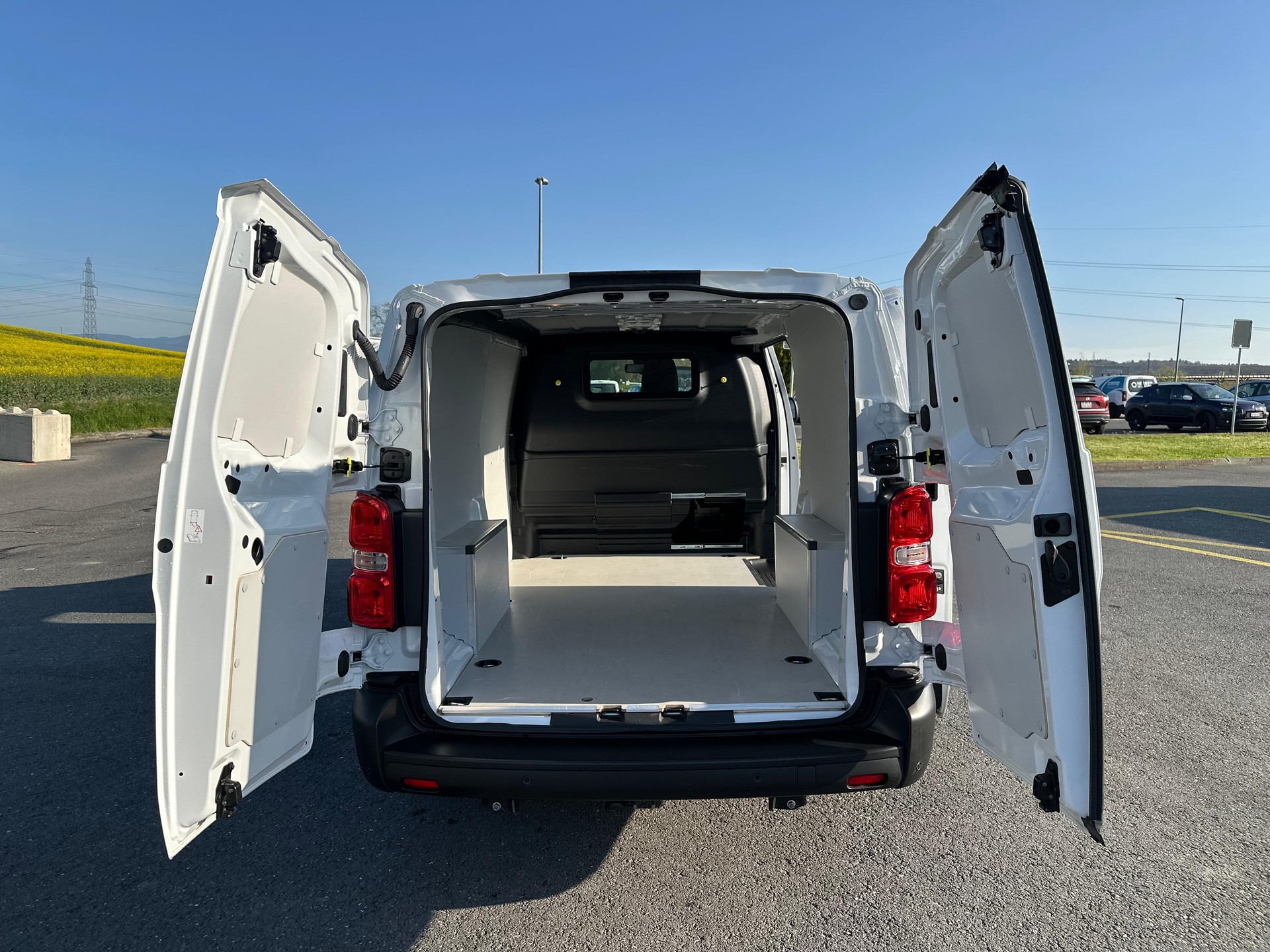 OPEL Vivaro Cargo 2.0 D s/s XL EN Aut.-showroom-element-3