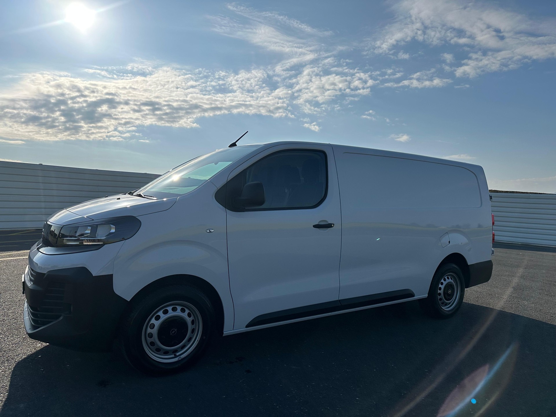 OPEL Vivaro Cargo 2.0 D s/s XL EN Aut.-image-20