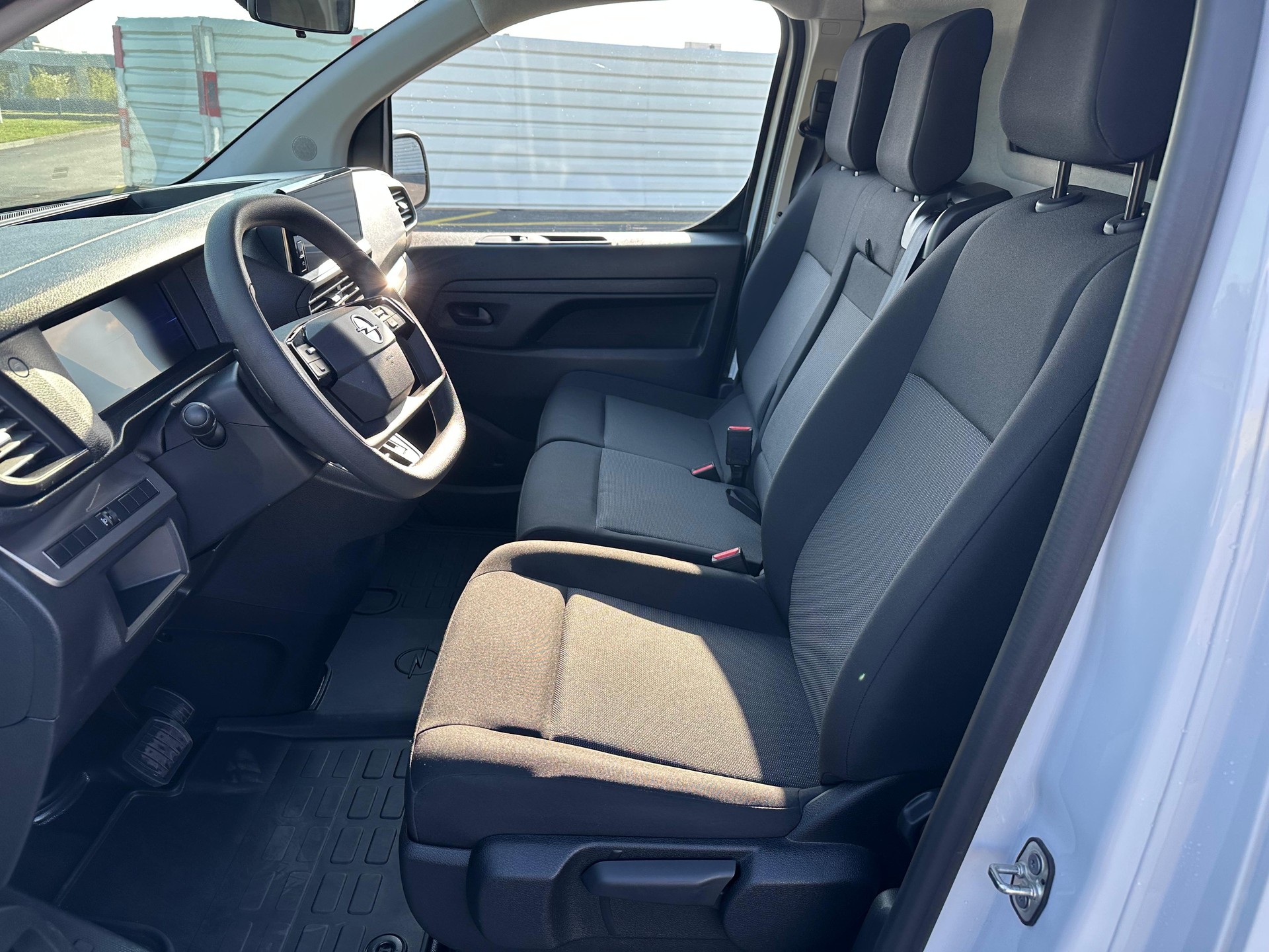 OPEL Vivaro Cargo 2.0 D s/s XL EN Aut.-image-23