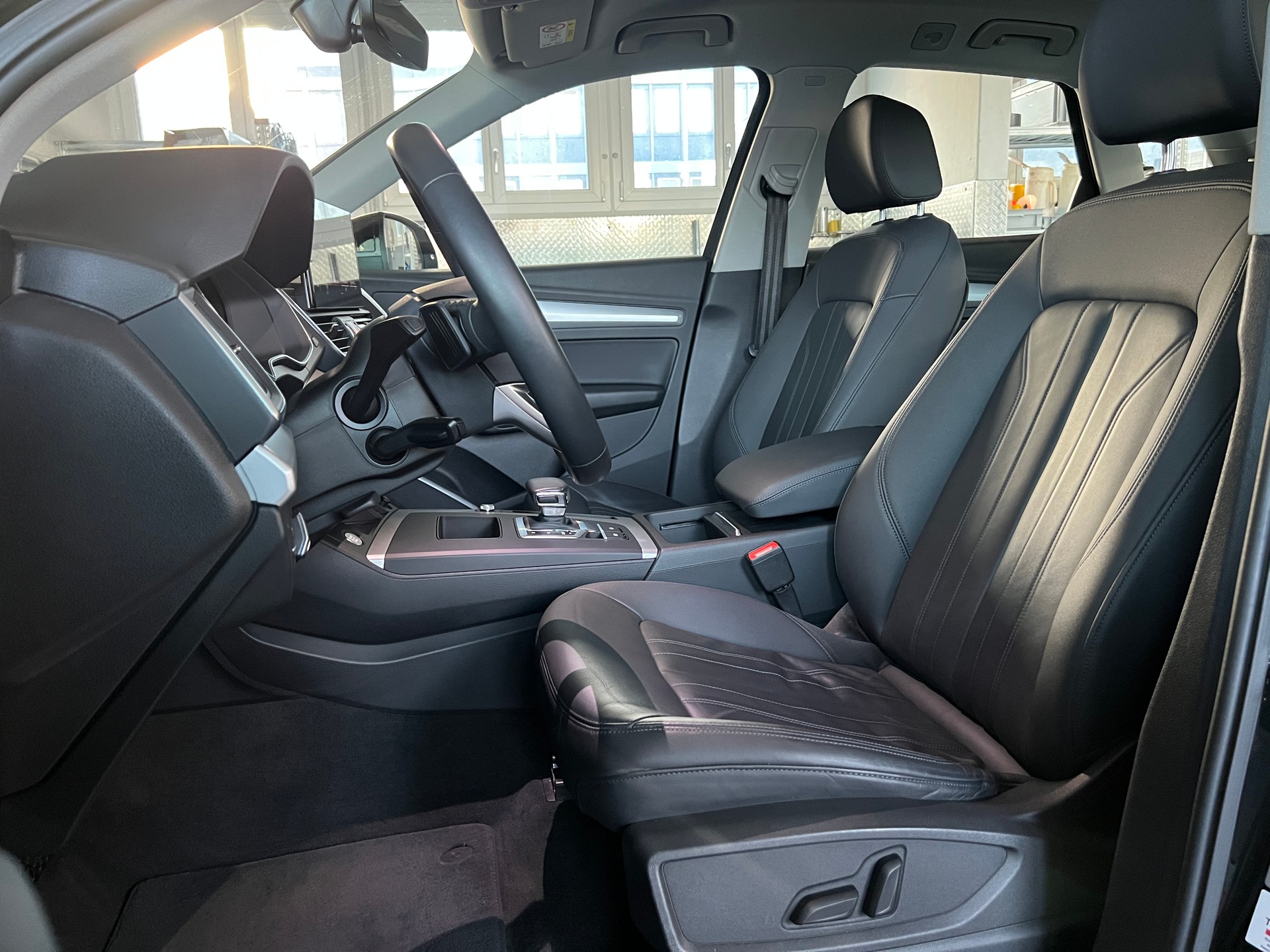 AUDI Q5 50 TFSI e PHEV quattro S-tronic-image-6