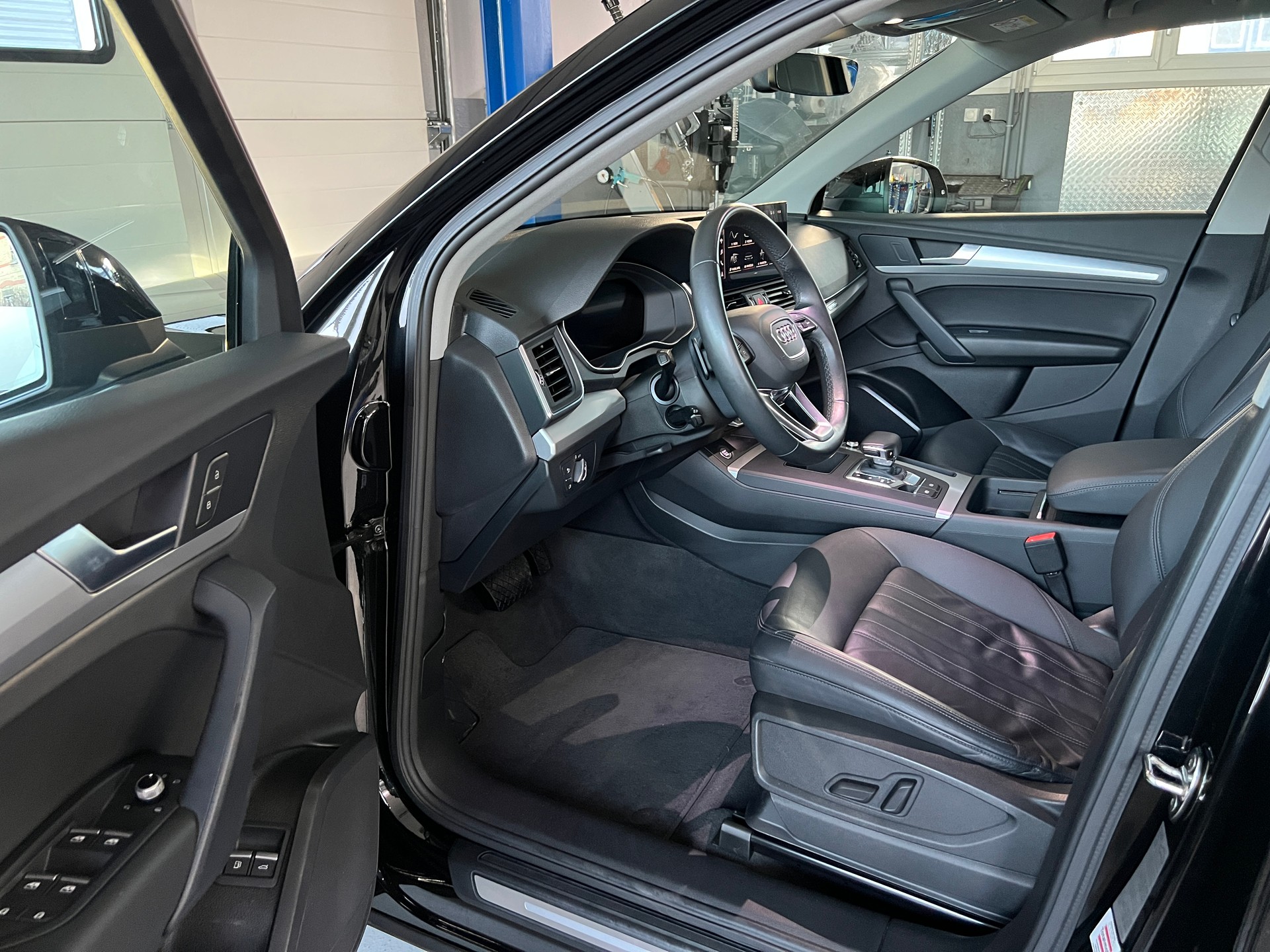 AUDI Q5 50 TFSI e PHEV quattro S-tronic-image-5