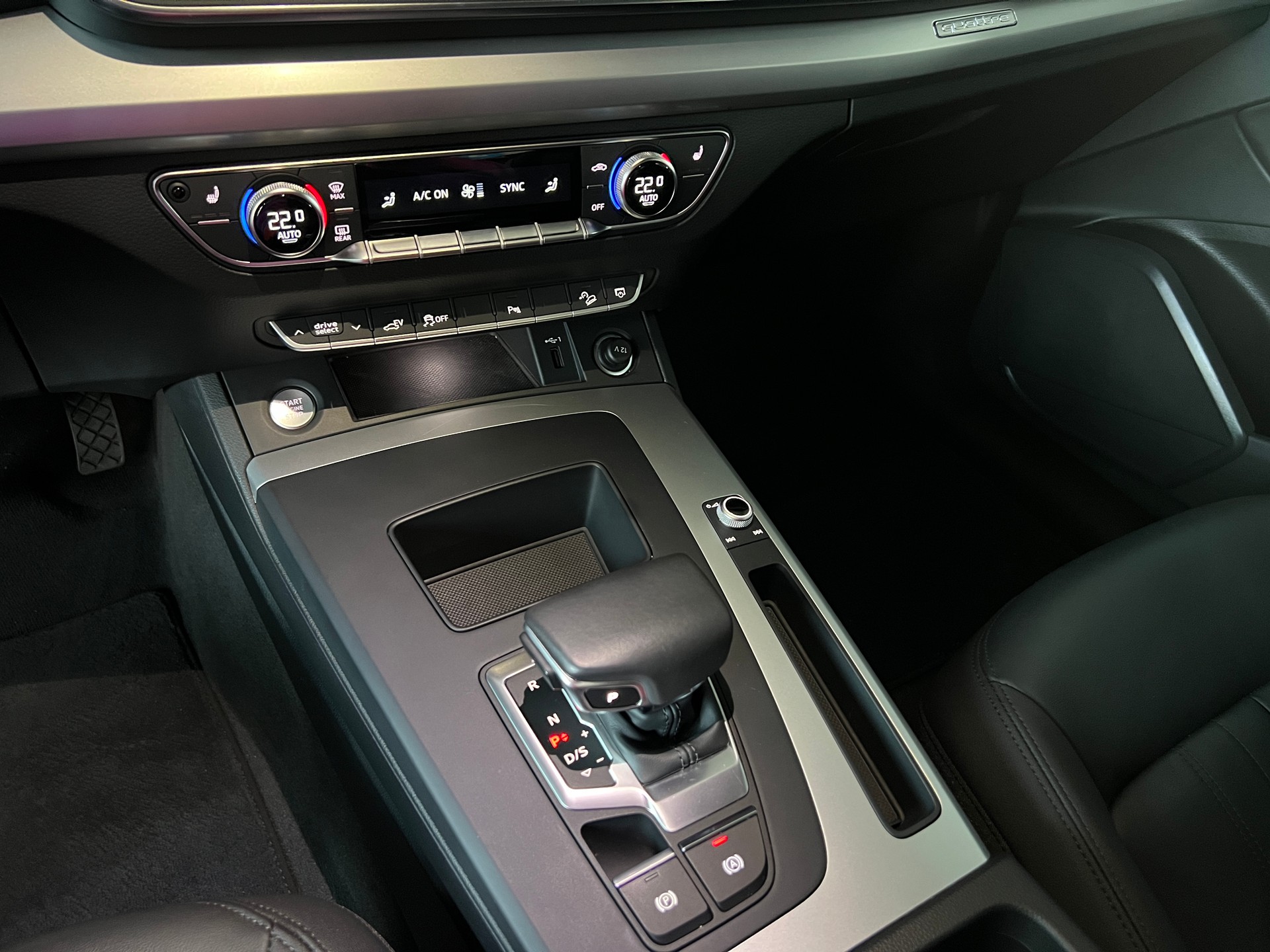 AUDI Q5 50 TFSI e PHEV quattro S-tronic-image-12