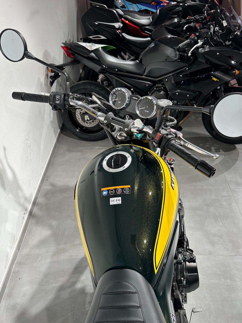 KAWASAKI Z 900 RS-image-14