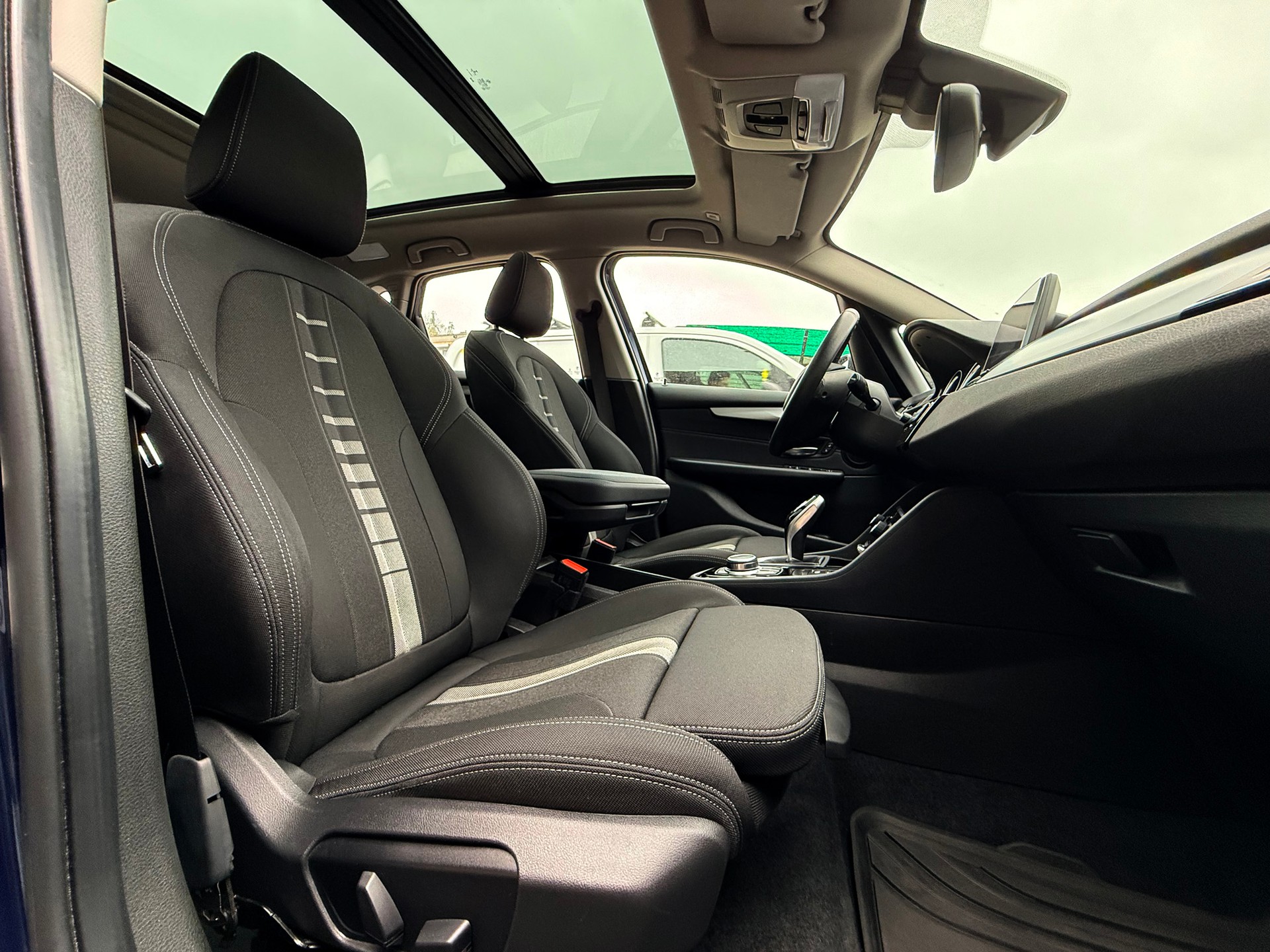 BMW 220i Active Tourer DKG-Automat Sport Line-image-17