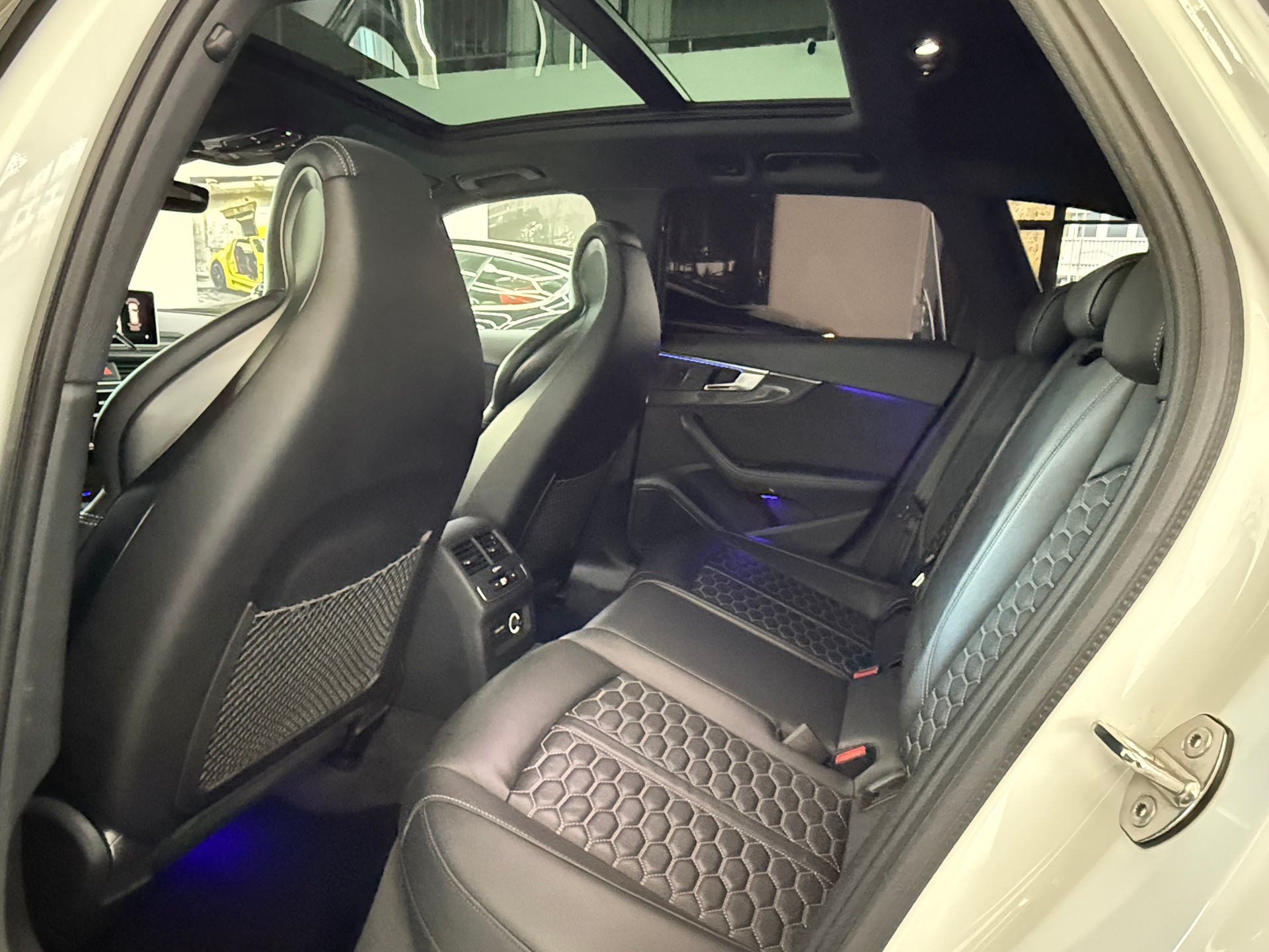 AUDI RS4 Avant 2.9 TFSI quattro tiptronic-image-23