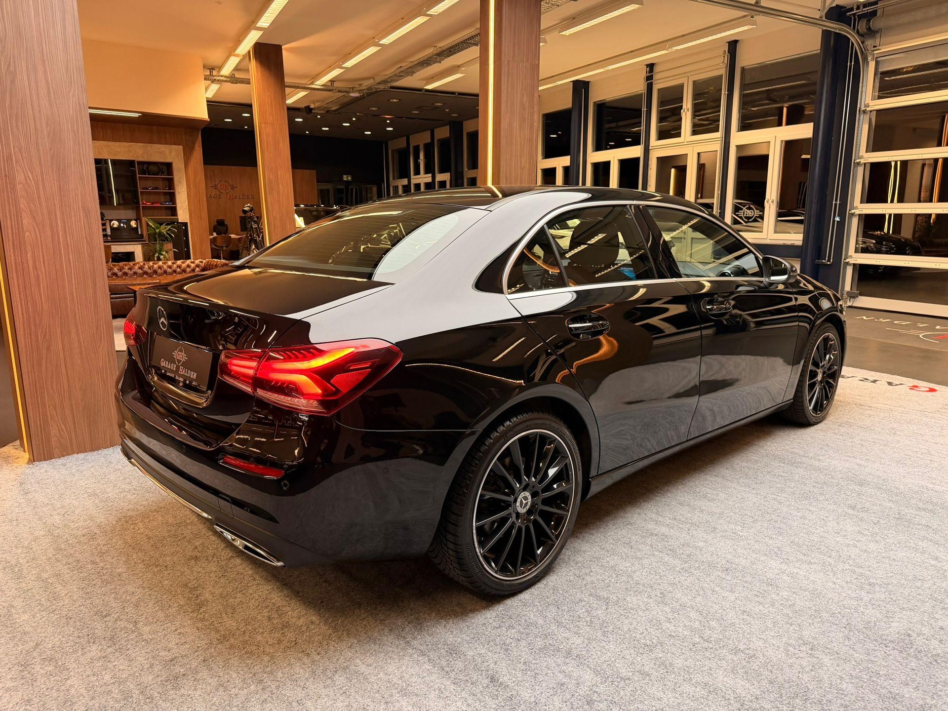 MERCEDES-BENZ A 220 Progressive Limousine-image-8