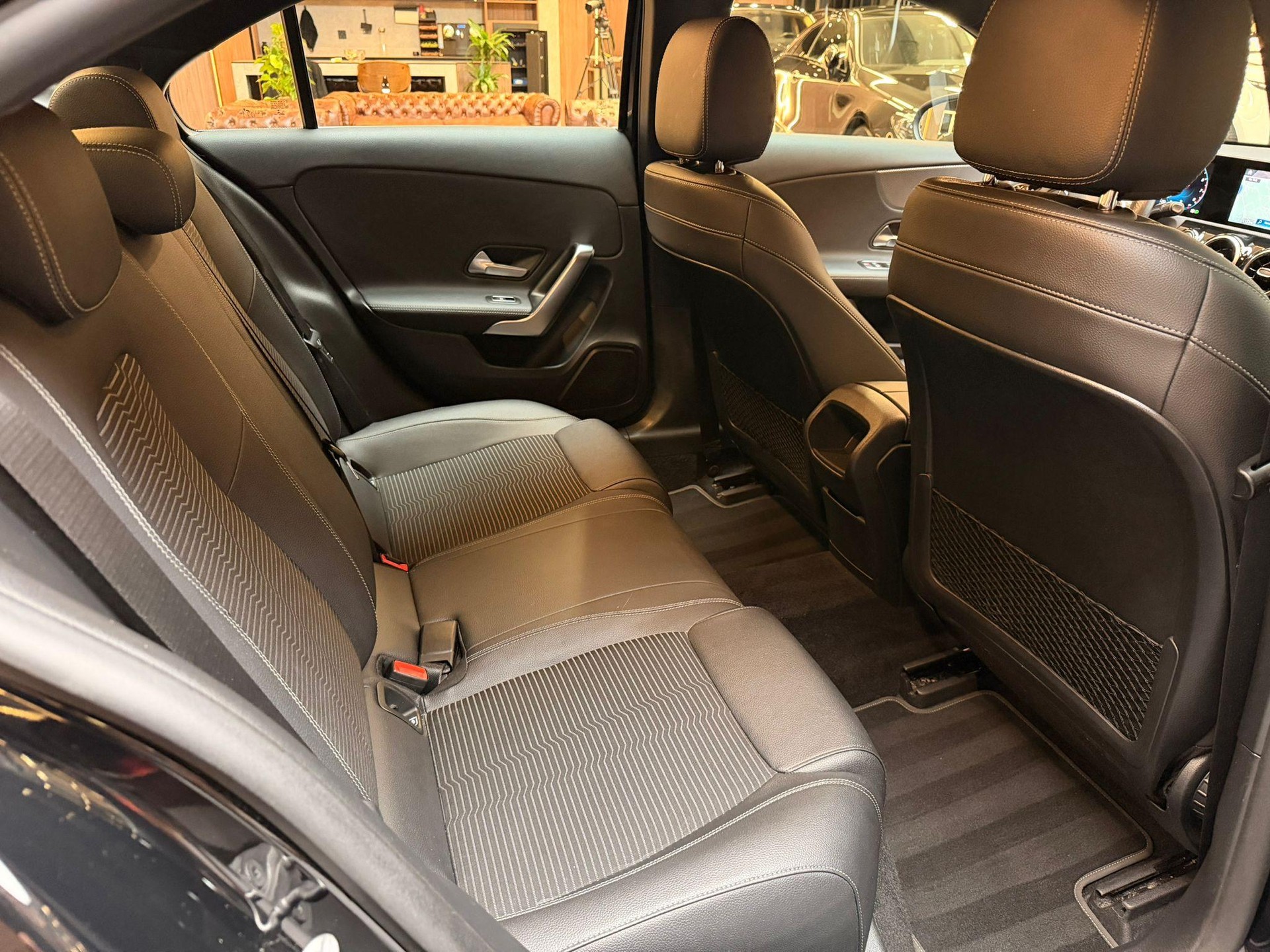 MERCEDES-BENZ A 220 Progressive Limousine-image-17