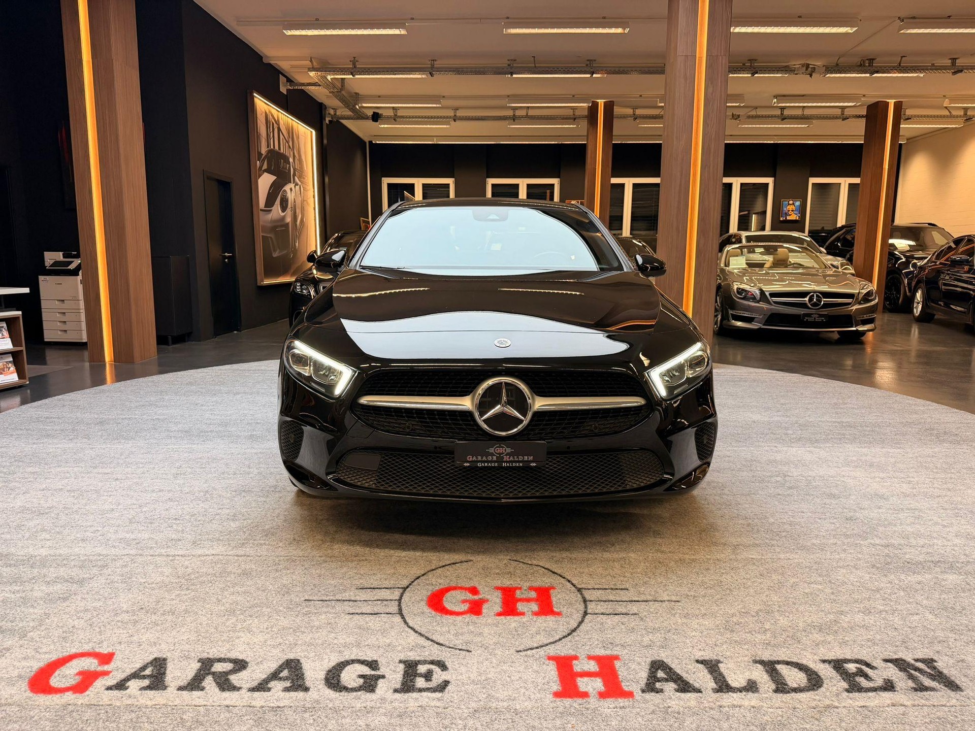 MERCEDES-BENZ A 220 Progressive Limousine-showroom-element-1
