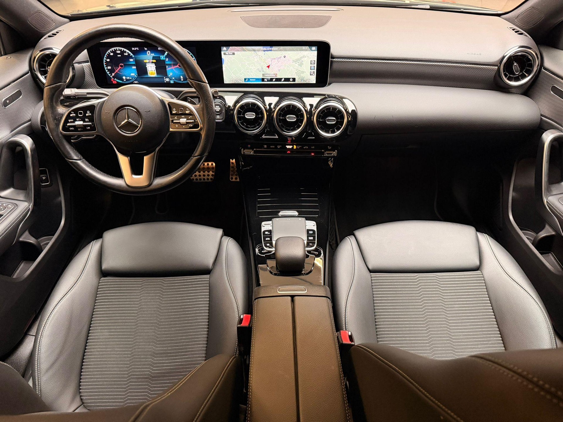 MERCEDES-BENZ A 220 Progressive Limousine-image-12