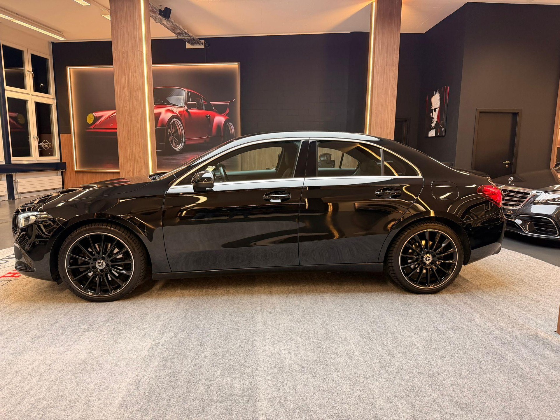 MERCEDES-BENZ A 220 Progressive Limousine-image-4