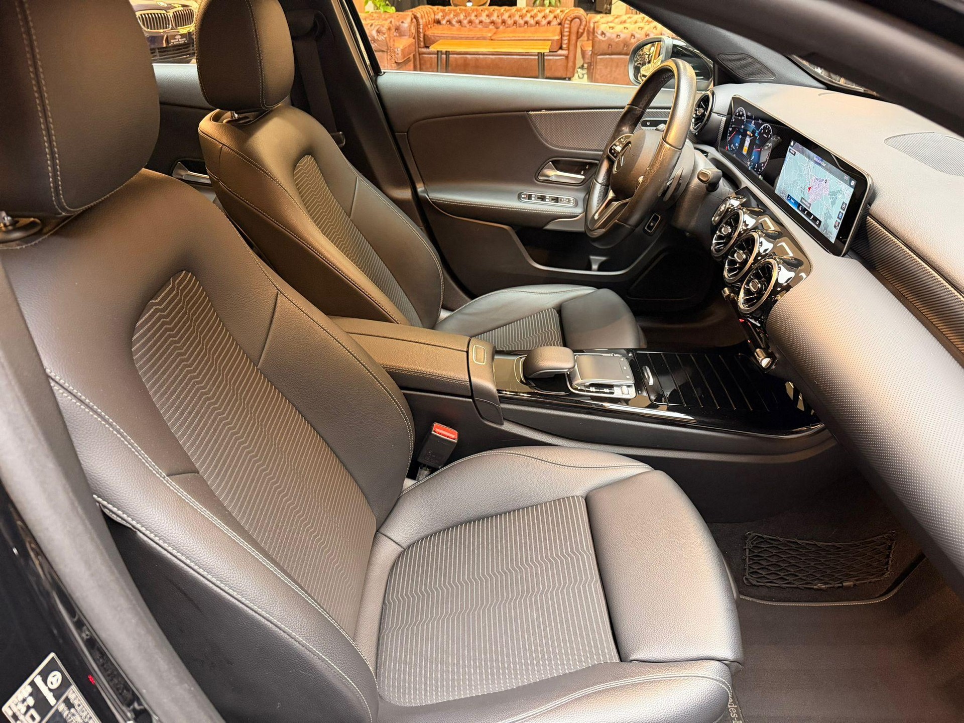 MERCEDES-BENZ A 220 Progressive Limousine-image-16