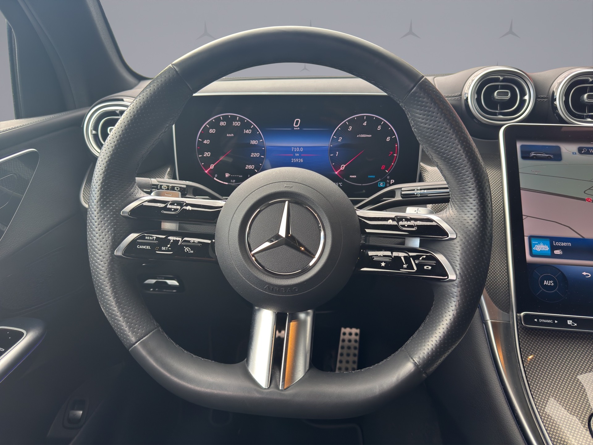 MERCEDES-BENZ GLC 300 AMG Line 4matic-image-11