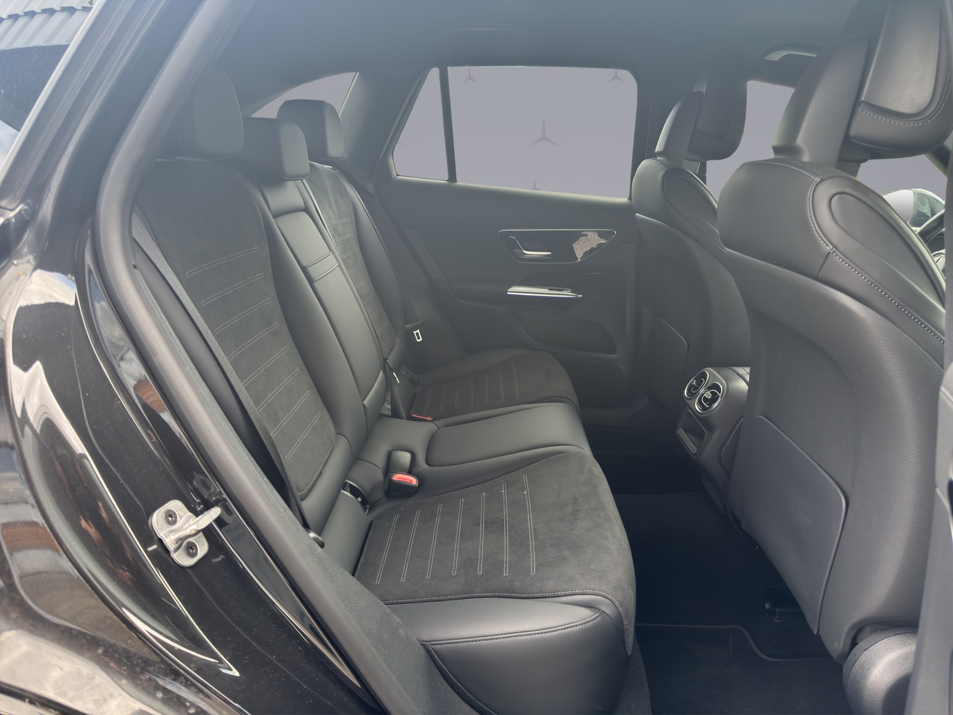 MERCEDES-BENZ GLC 300 AMG Line 4matic-image-18