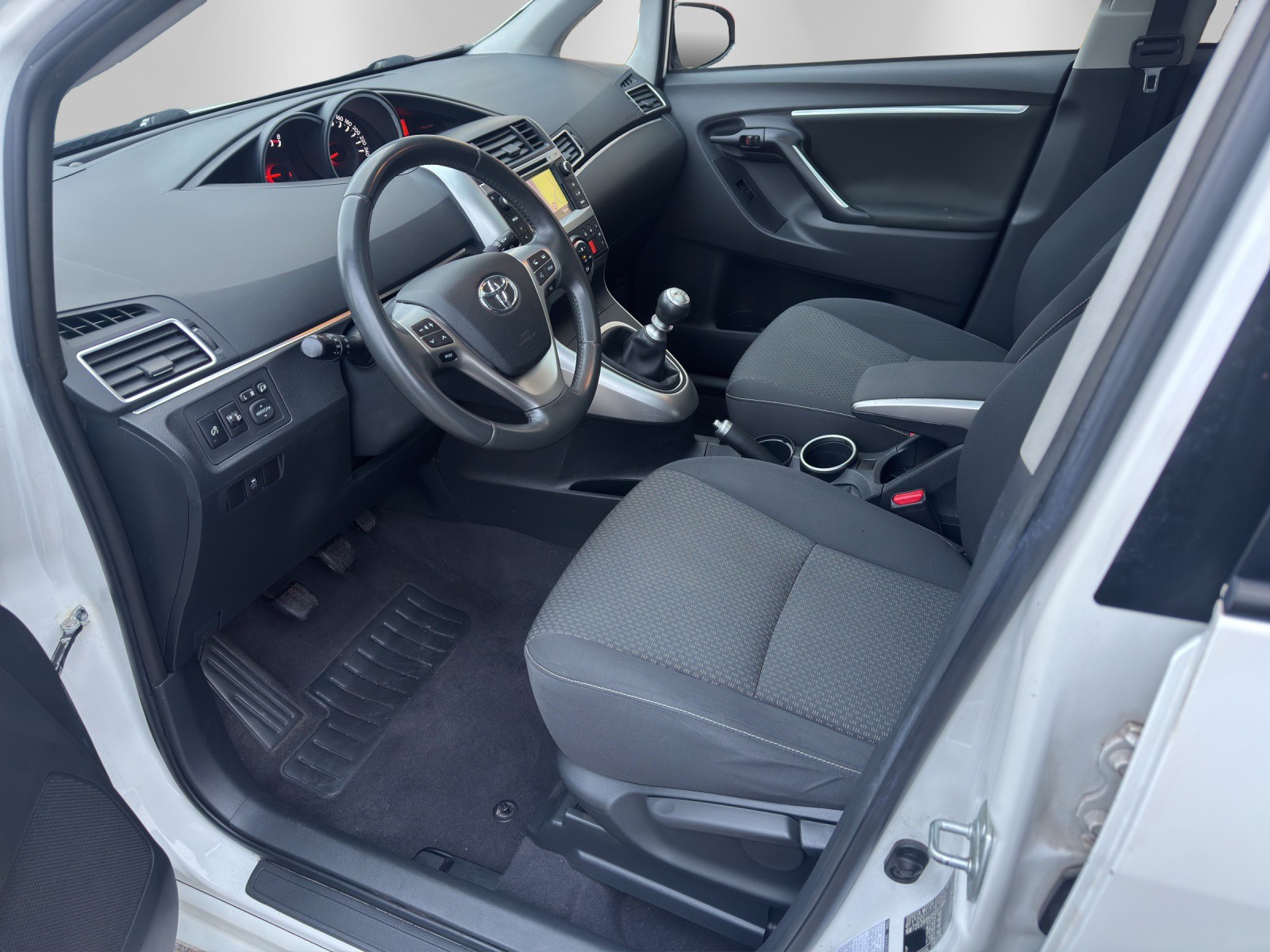 TOYOTA Verso 1.6 Luna-image-11