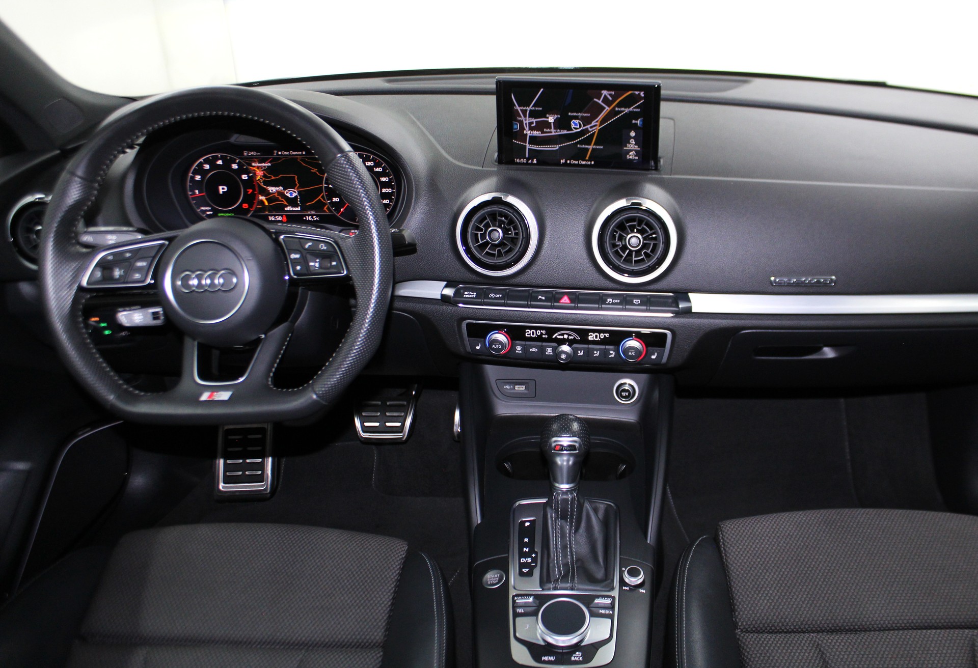 AUDI A3 Sportback 40 TFSI Sport quattro S-tronic S line Sportpaket / CH-Fahrzeug-image-12