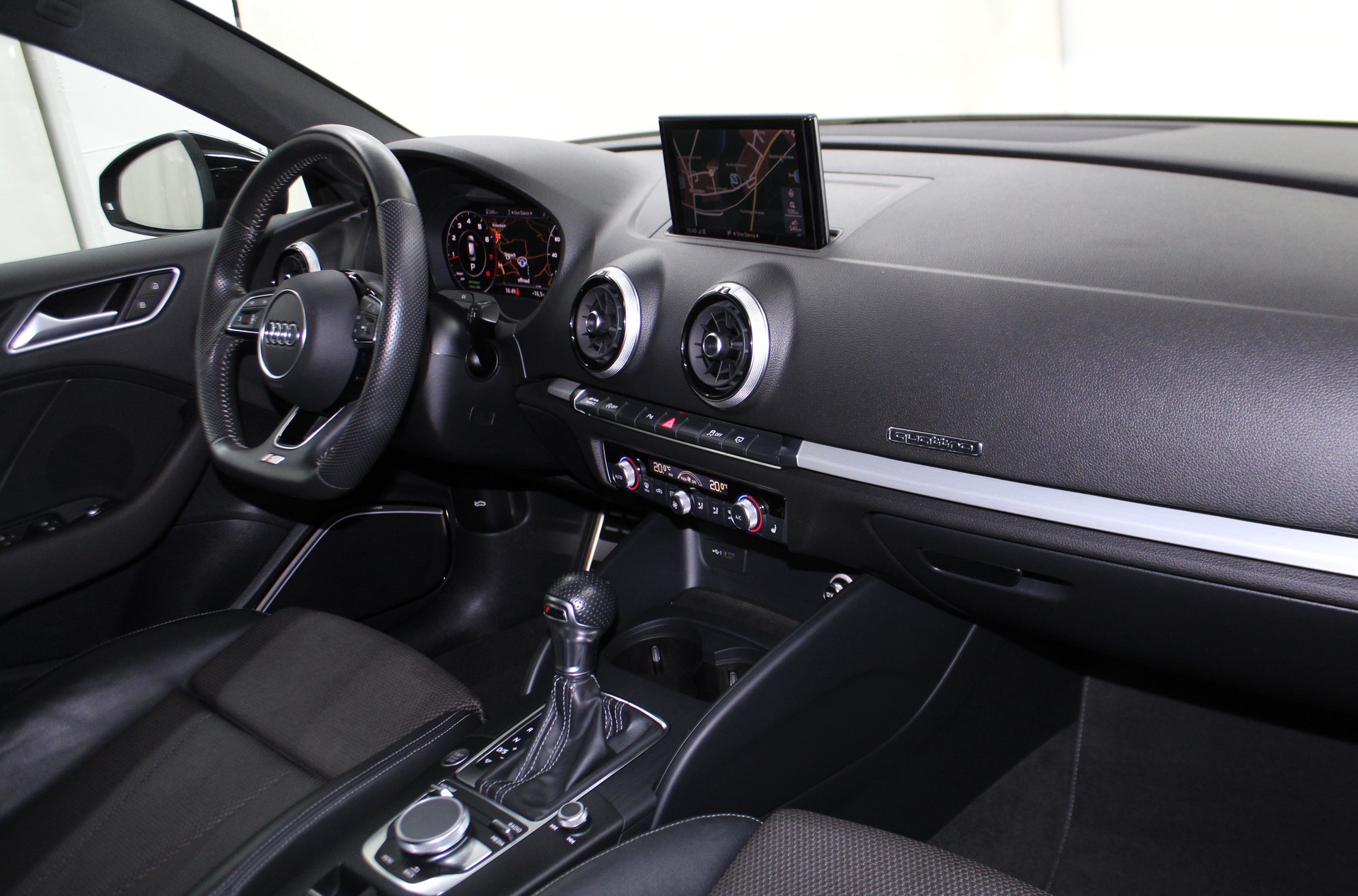 AUDI A3 Sportback 40 TFSI Sport quattro S-tronic S line Sportpaket / CH-Fahrzeug-image-11