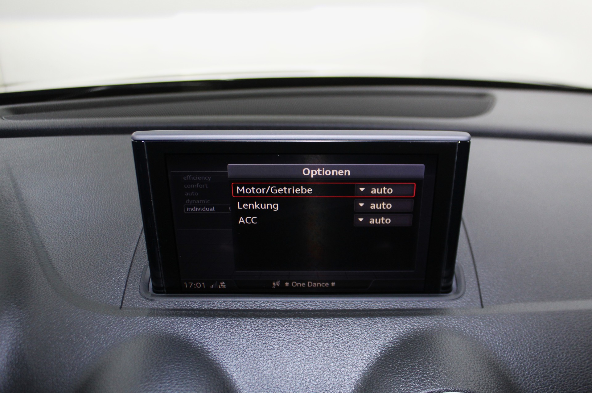 AUDI A3 Sportback 40 TFSI Sport quattro S-tronic S line Sportpaket / CH-Fahrzeug-image-23