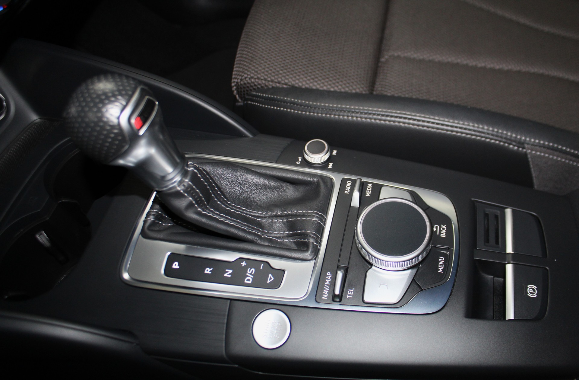 AUDI A3 Sportback 40 TFSI Sport quattro S-tronic S line Sportpaket / CH-Fahrzeug-image-15