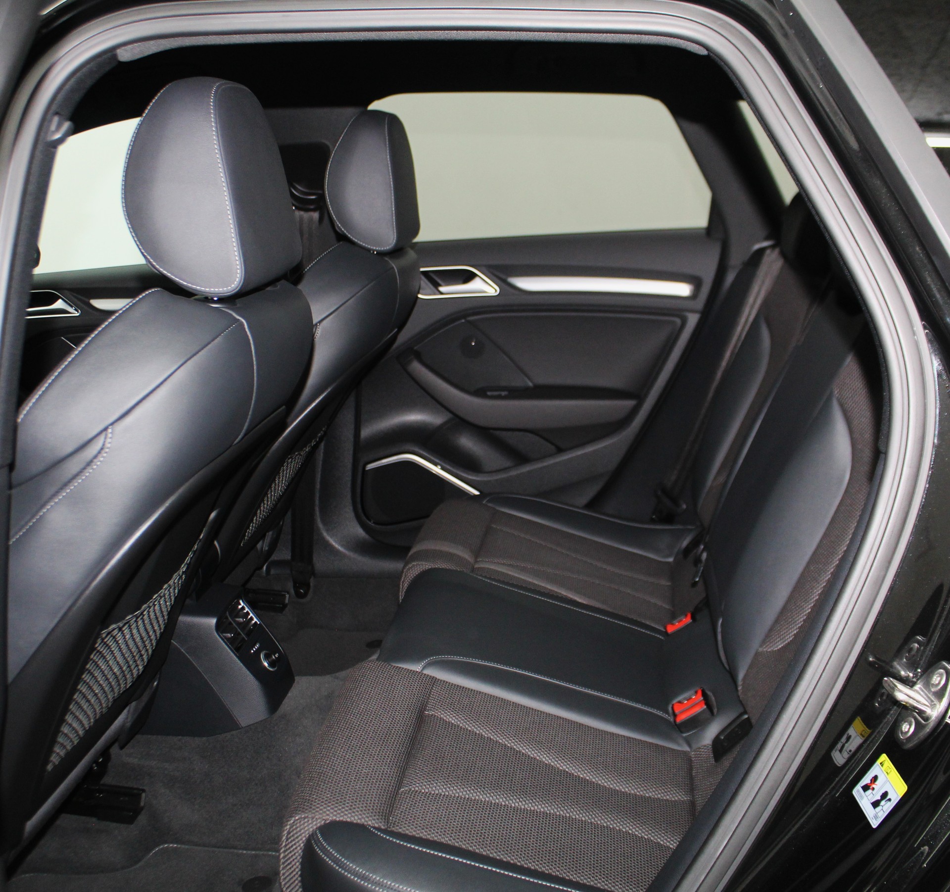 AUDI A3 Sportback 40 TFSI Sport quattro S-tronic S line Sportpaket / CH-Fahrzeug-image-9