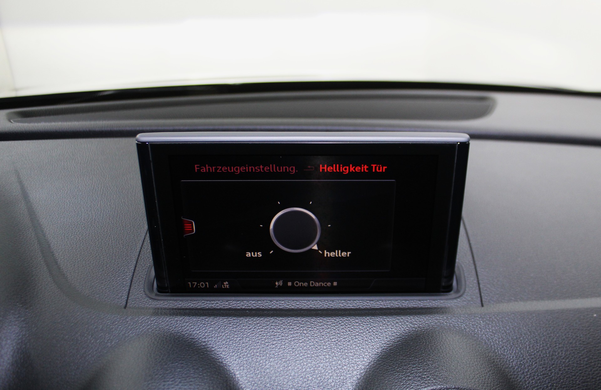 AUDI A3 Sportback 40 TFSI Sport quattro S-tronic S line Sportpaket / CH-Fahrzeug-image-24