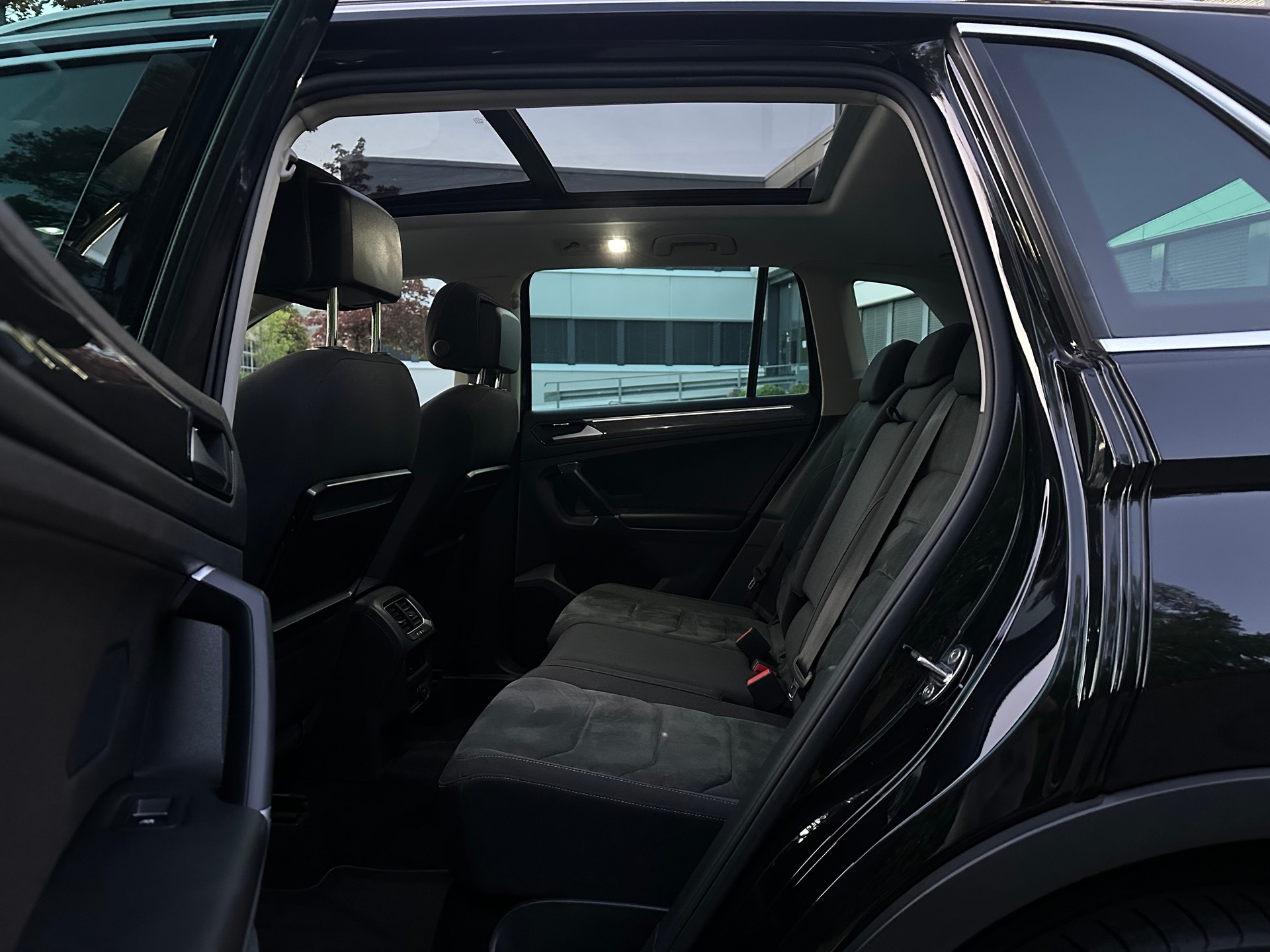 VW Tiguan 2.0TSI R- Line 4Motion DSG-image-9