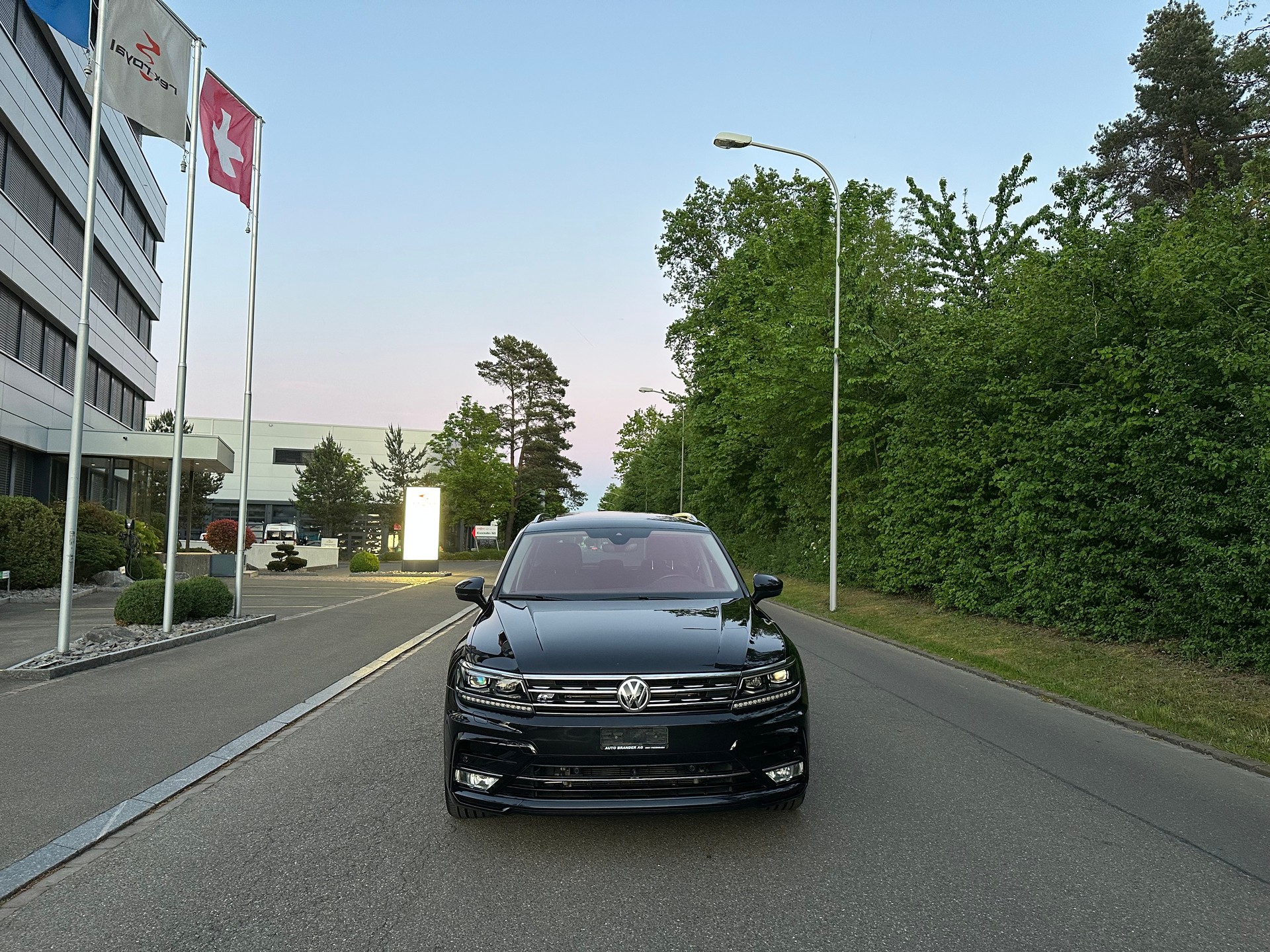 VW Tiguan 2.0TSI R- Line 4Motion DSG-image-1