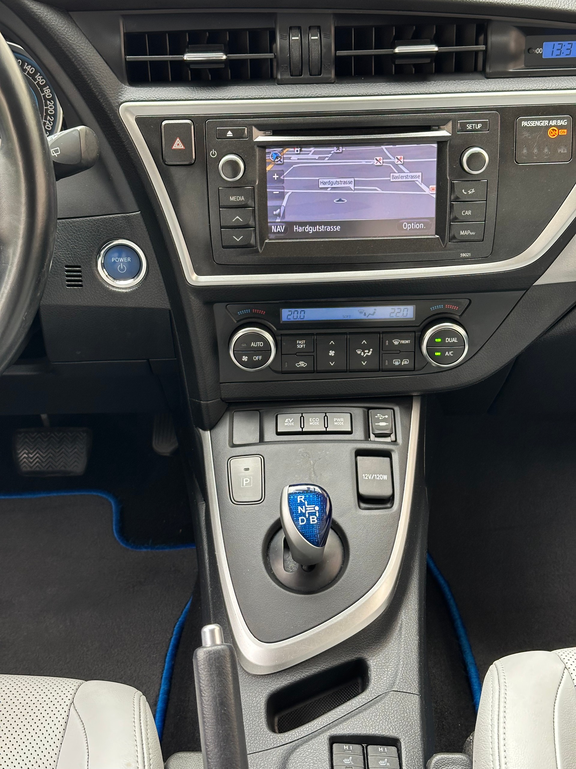 TOYOTA Auris 1.8 16V HSD Linea Sol-image-17