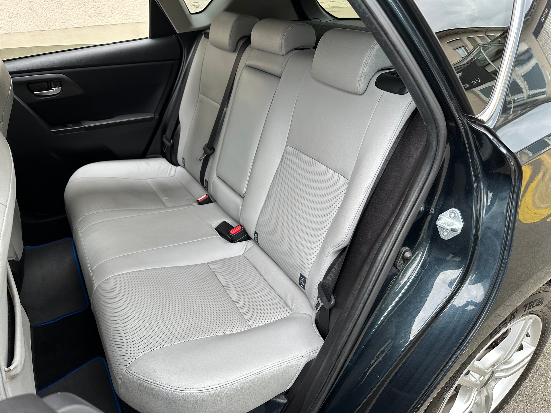 TOYOTA Auris 1.8 16V HSD Linea Sol-image-14