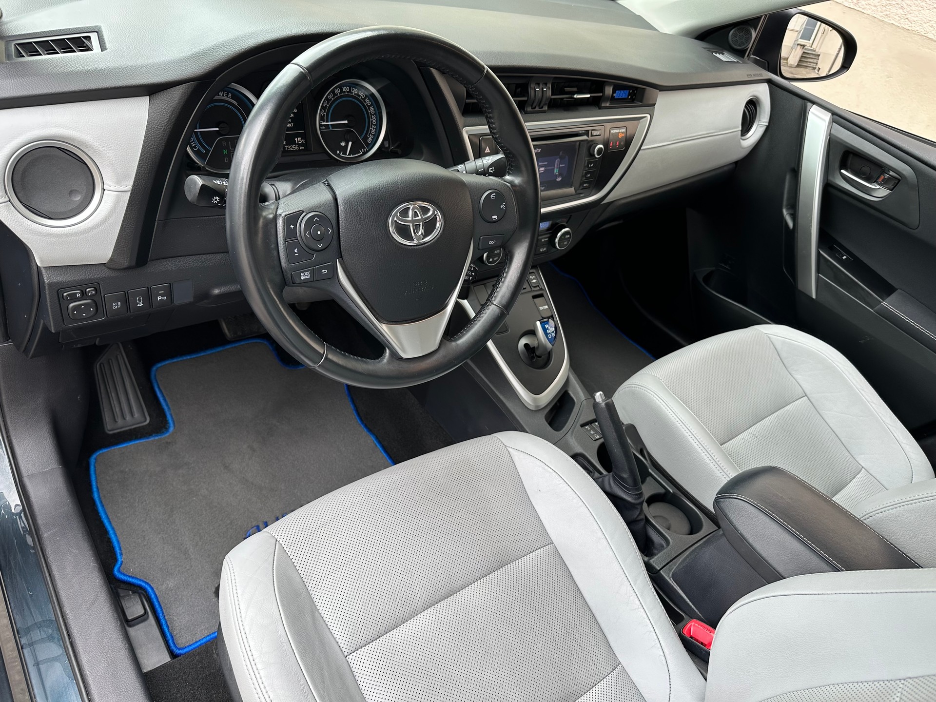 TOYOTA Auris 1.8 16V HSD Linea Sol-image-9