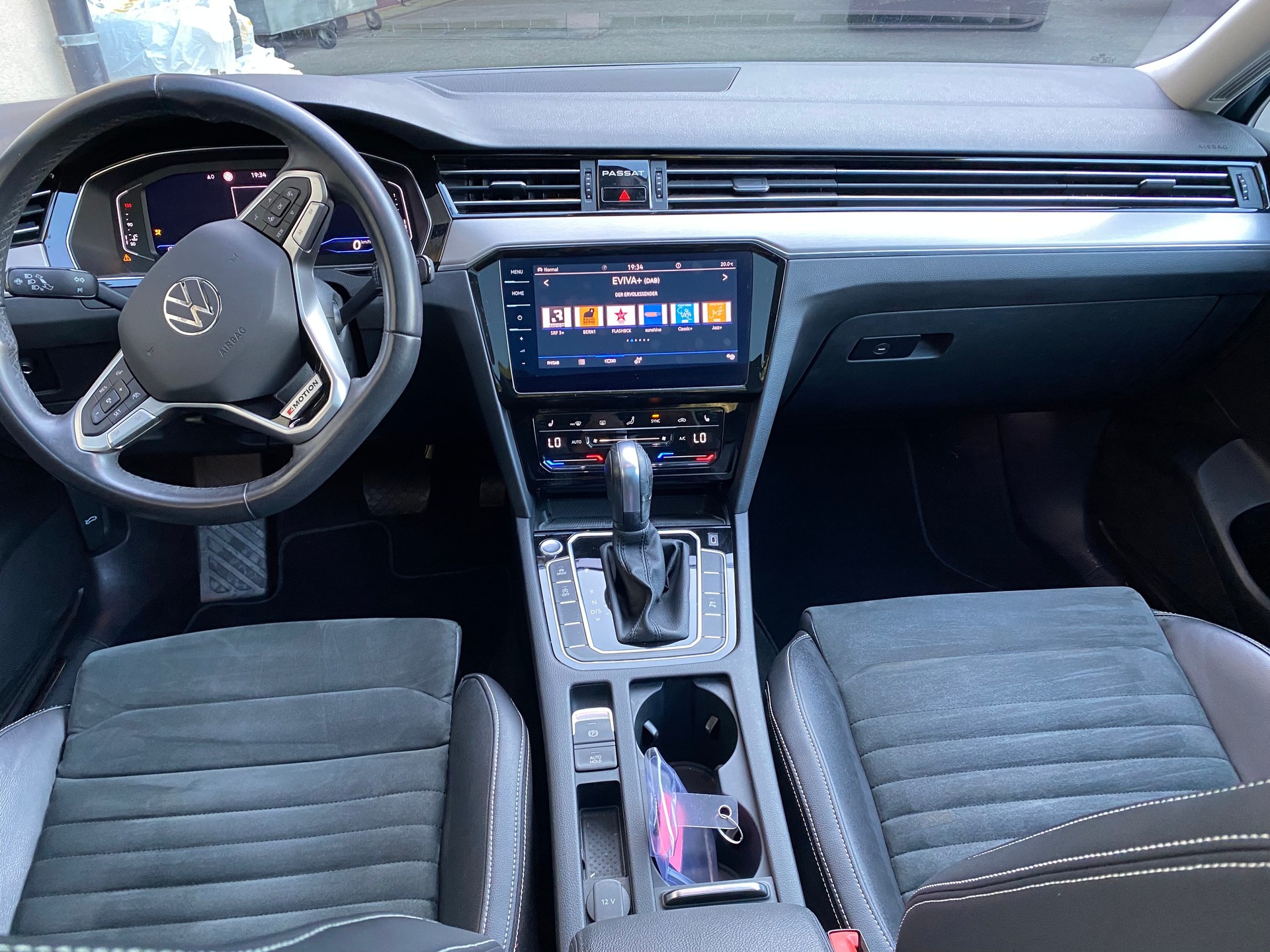 VW Passat 2.0 TDI BMT Elegance 4Motion DSG-image-5