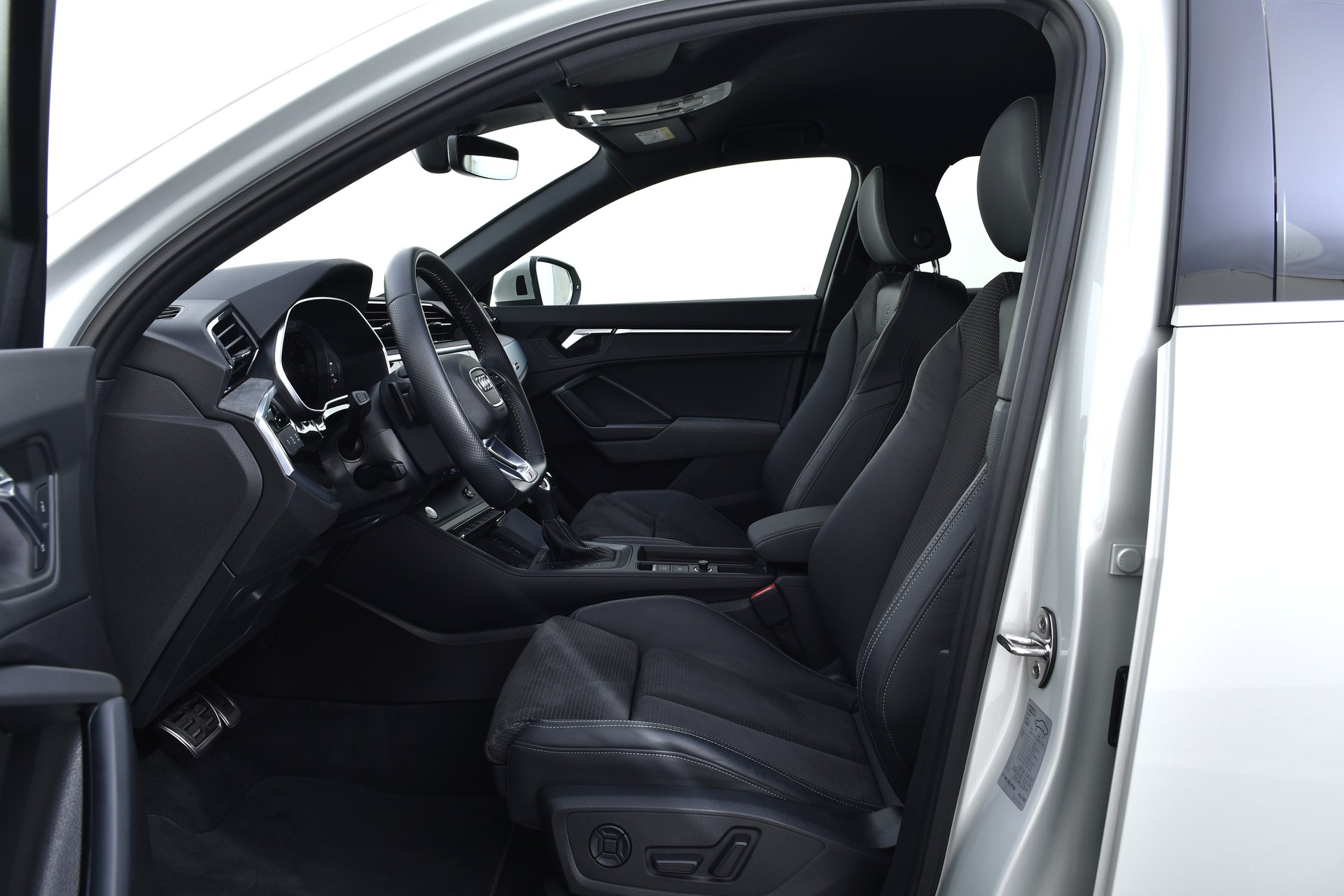 AUDI Q3 Sportback 45 TFSI S line quattro S-tronic-image-9