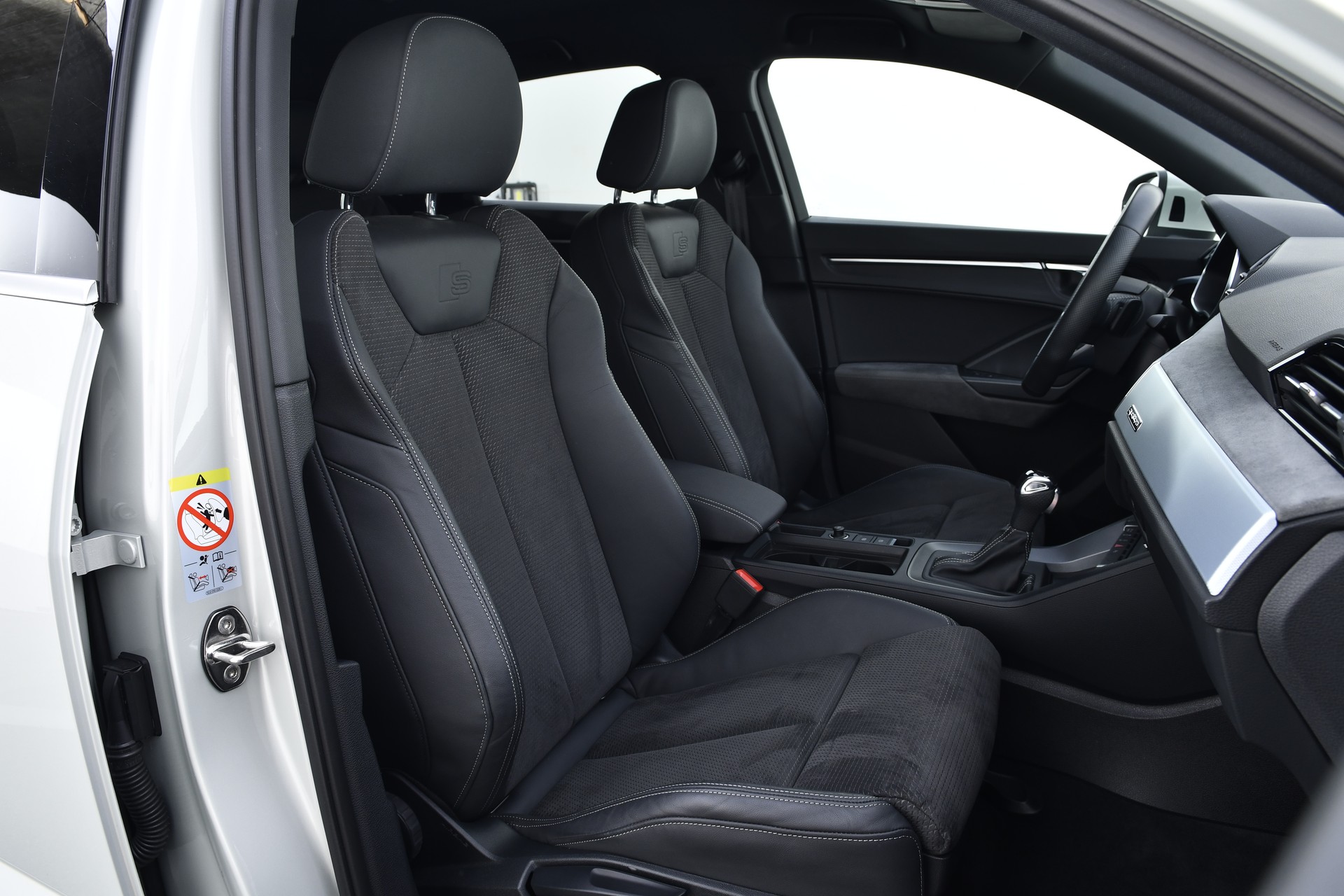 AUDI Q3 Sportback 45 TFSI S line quattro S-tronic-image-16