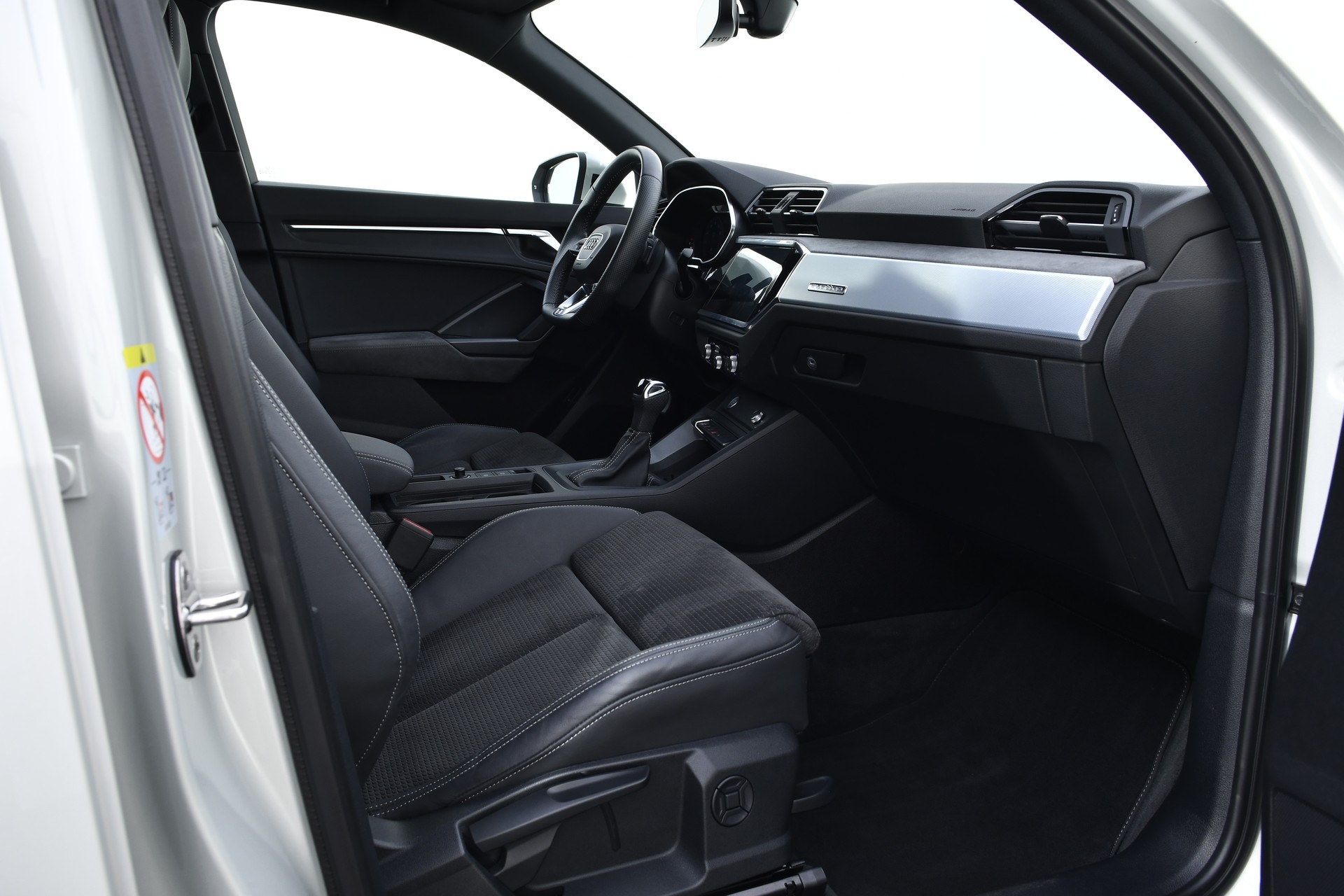 AUDI Q3 Sportback 45 TFSI S line quattro S-tronic-image-15