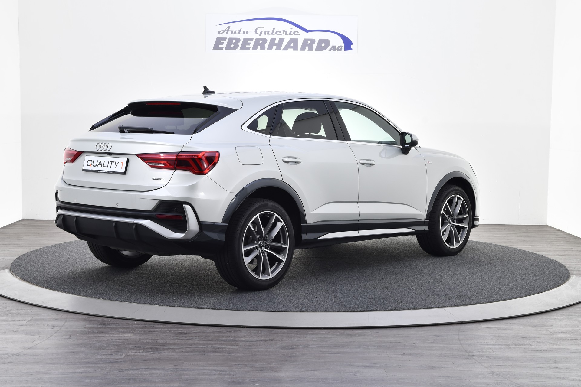 AUDI Q3 Sportback 45 TFSI S line quattro S-tronic-image-4