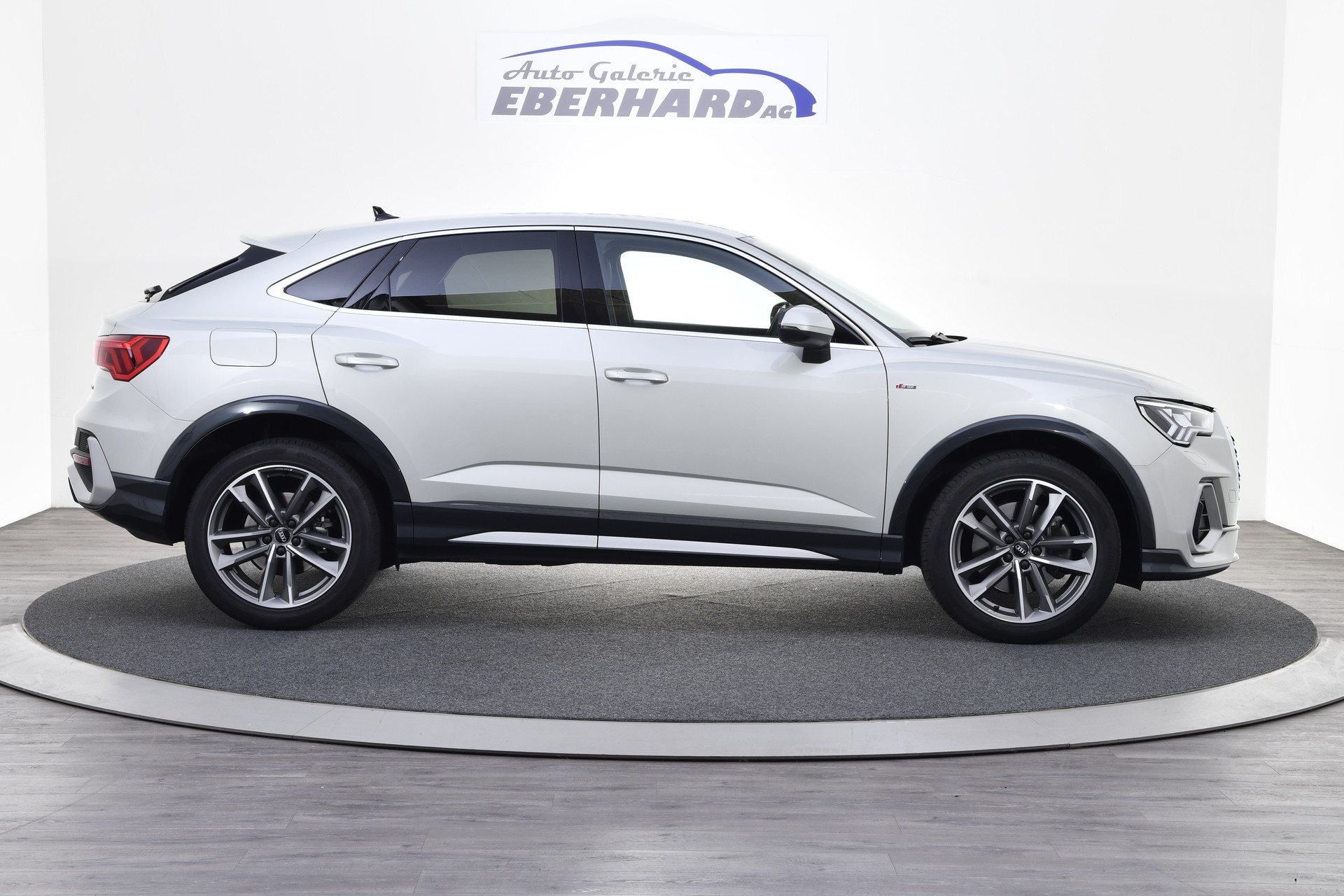 AUDI Q3 Sportback 45 TFSI S line quattro S-tronic-image-5
