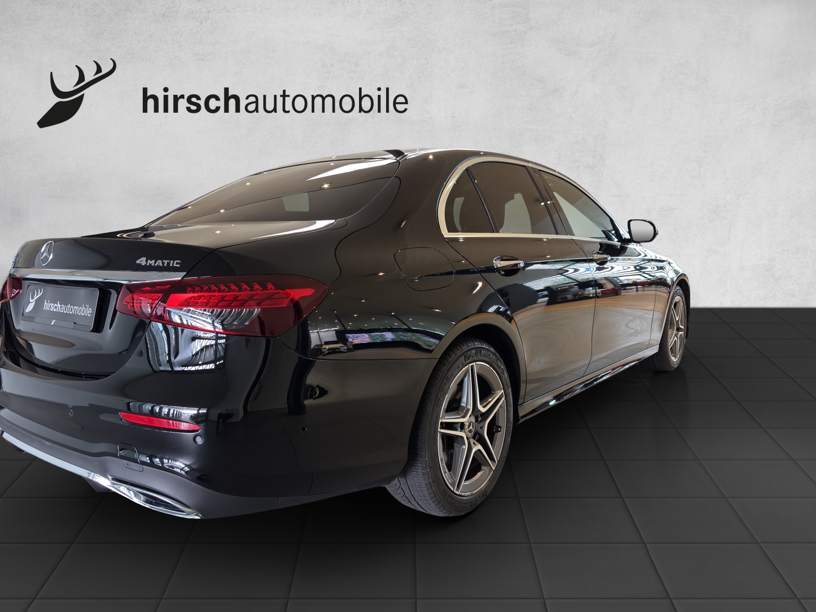 MERCEDES-BENZ E 220 d 4Matic AMG Line 9G-Tronic-showroom-element-3
