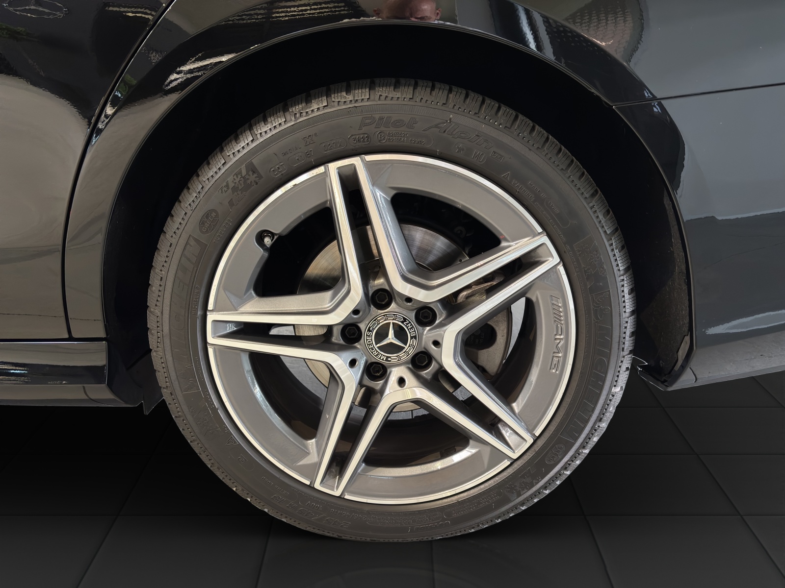 MERCEDES-BENZ E 220 d 4Matic AMG Line 9G-Tronic-image-9
