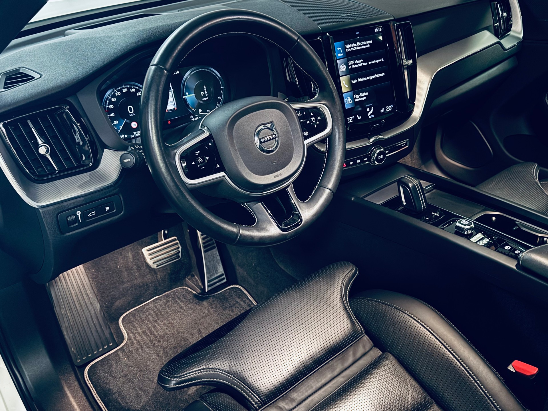 VOLVO XC60 T6 eAWD R-Design Geartronic-image-15