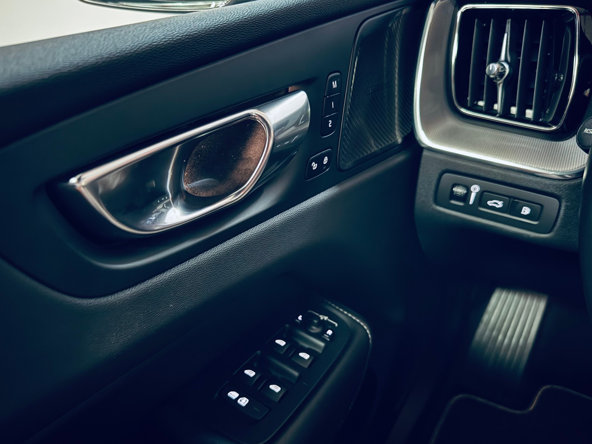 VOLVO XC60 T6 eAWD R-Design Geartronic-image-33