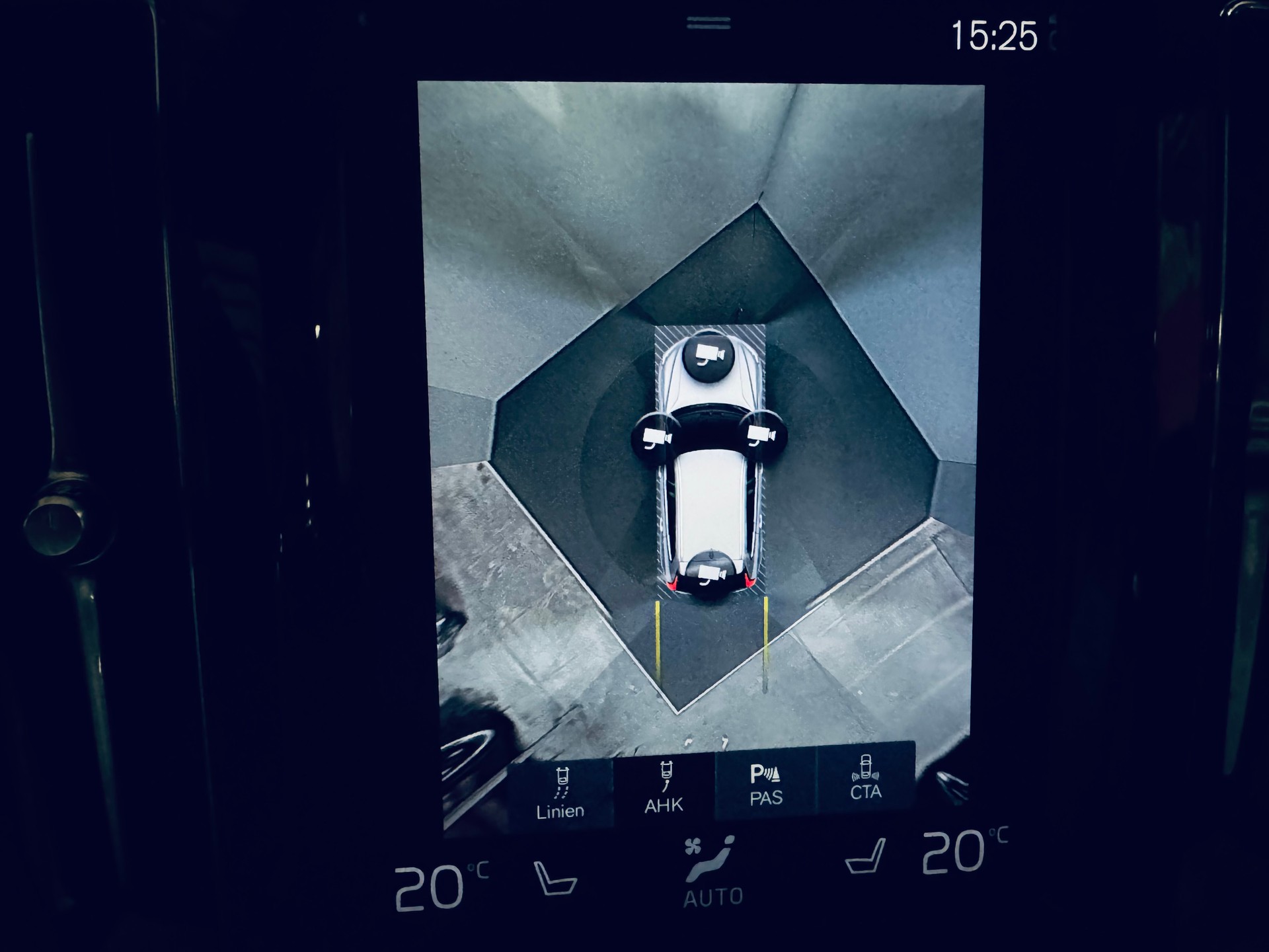 VOLVO XC60 T6 eAWD R-Design Geartronic-image-29