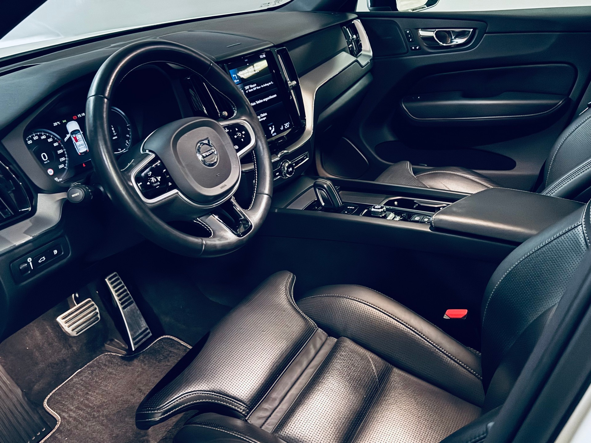 VOLVO XC60 T6 eAWD R-Design Geartronic-image-14