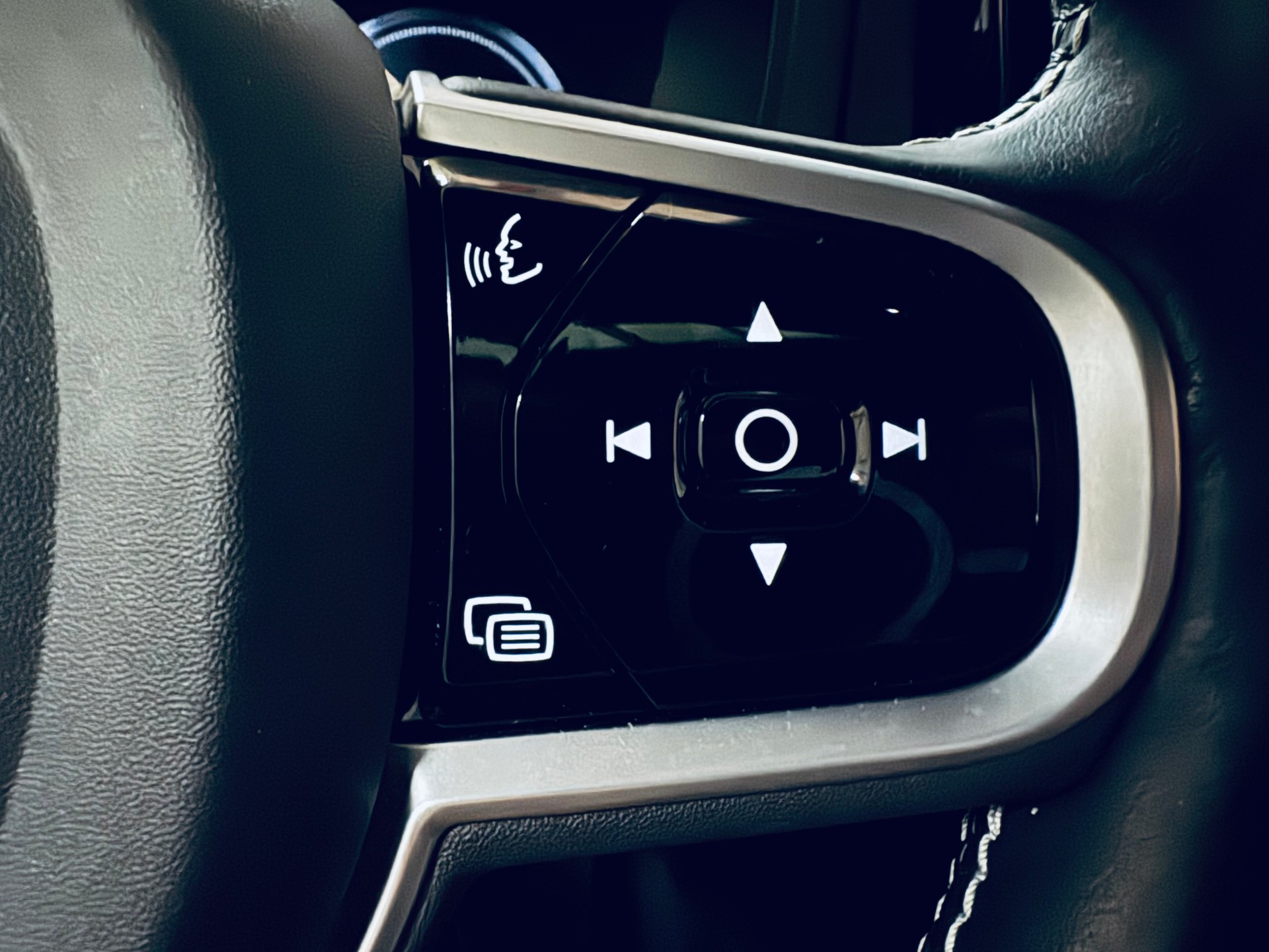 VOLVO XC60 T6 eAWD R-Design Geartronic-image-31
