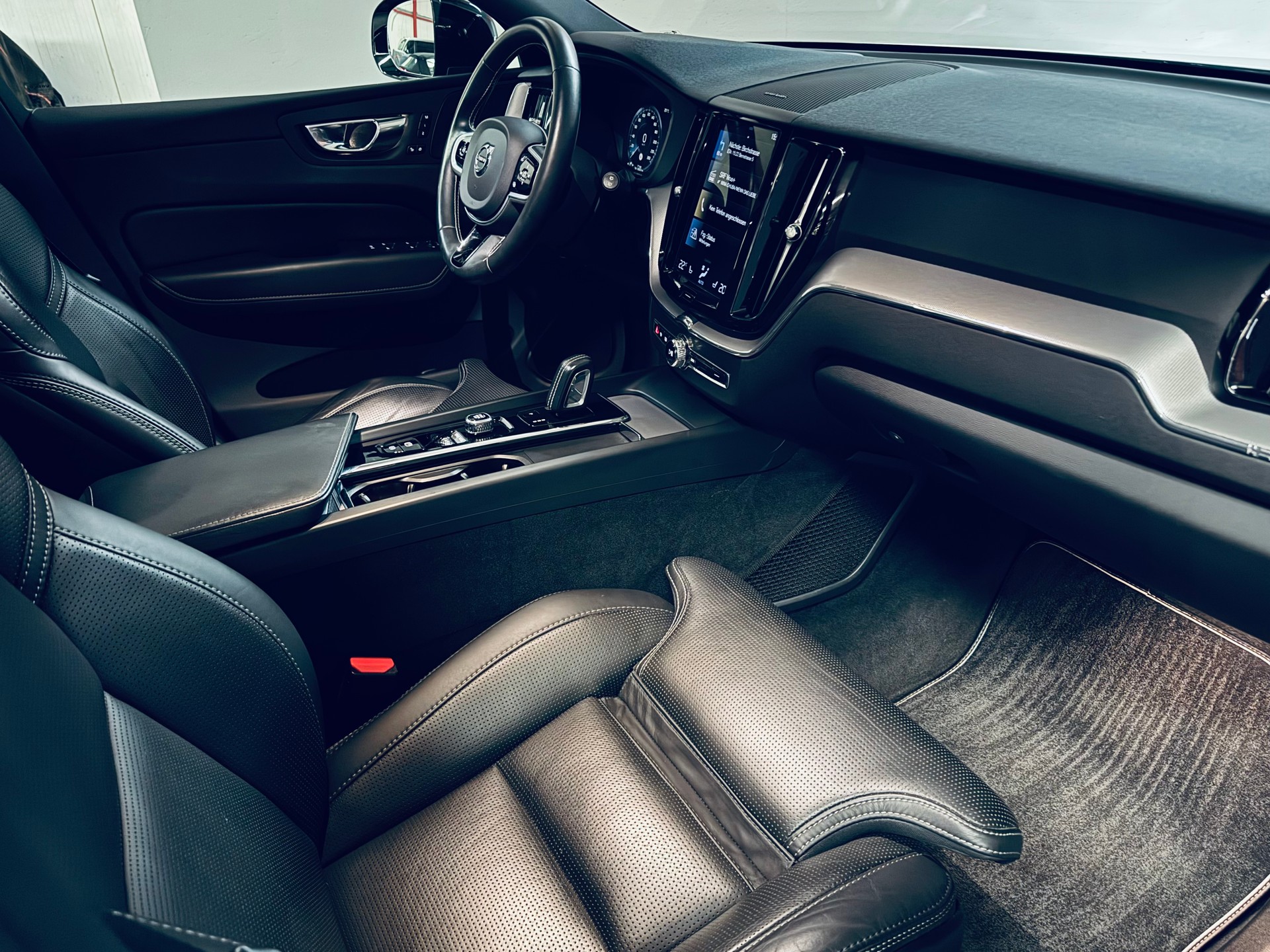VOLVO XC60 T6 eAWD R-Design Geartronic-image-17