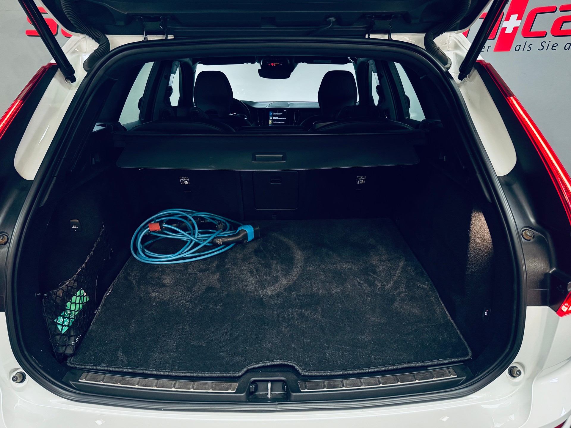 VOLVO XC60 T6 eAWD R-Design Geartronic-image-13