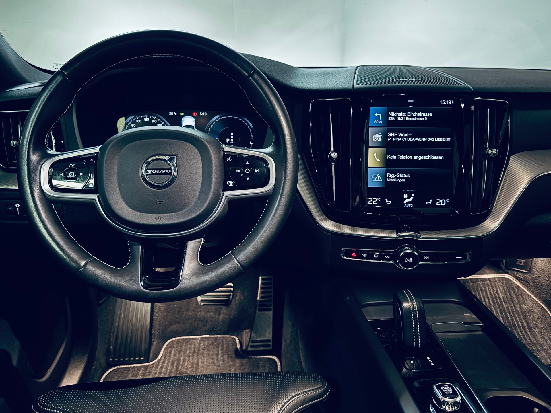 VOLVO XC60 T6 eAWD R-Design Geartronic-image-16