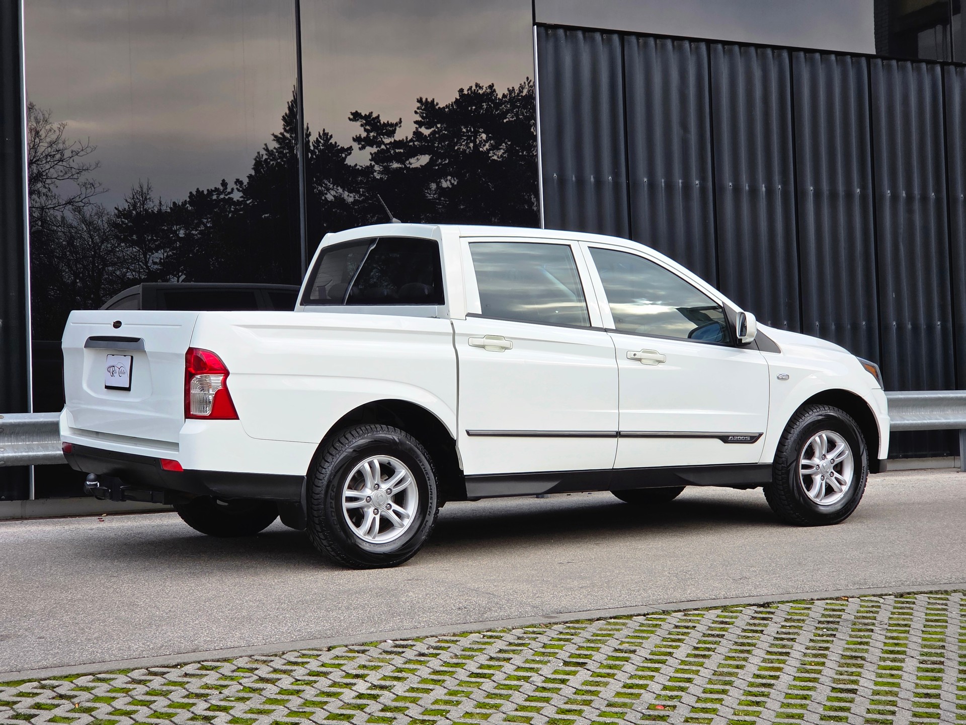 MERCEDES-BENZ SsangYong Actyon 2.0 4WD - excellent état - crochet d'attelage - hard-top - carnet de services - expertisée 02.26.-image-4