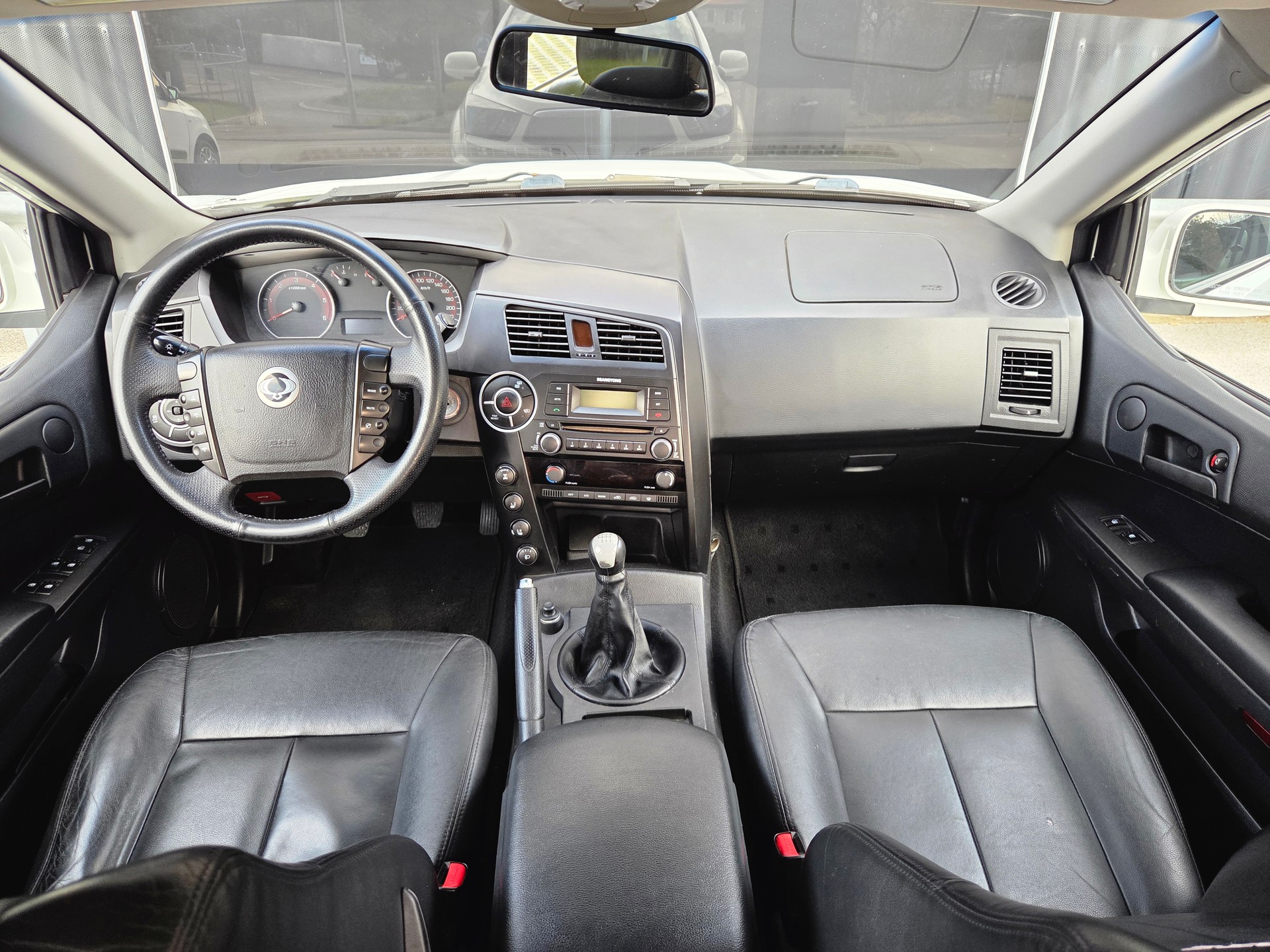 MERCEDES-BENZ SsangYong Actyon 2.0 4WD - excellent état - crochet d'attelage - hard-top - carnet de services - expertisée 02.26.-image-11