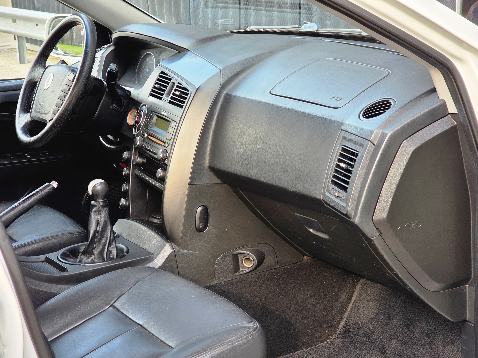 MERCEDES-BENZ SsangYong Actyon 2.0 4WD - excellent état - crochet d'attelage - hard-top - carnet de services - expertisée 02.26.-image-10