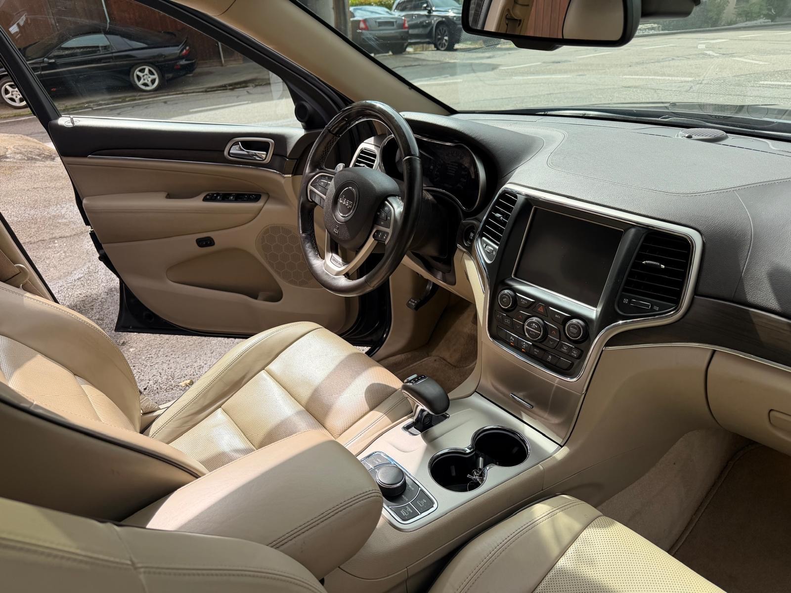 JEEP Grand Cherokee 3.0 CRD Overland Automatic-image-11