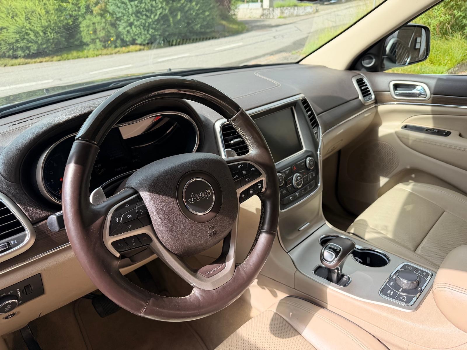 JEEP Grand Cherokee 3.0 CRD Overland Automatic-image-8